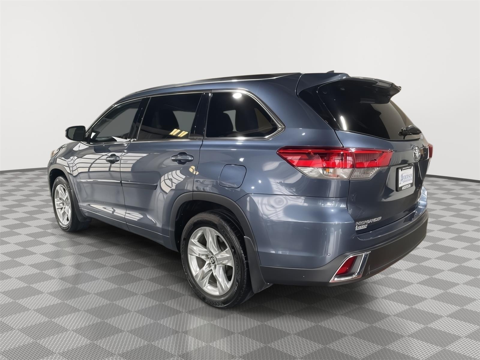Vehicle photo 9