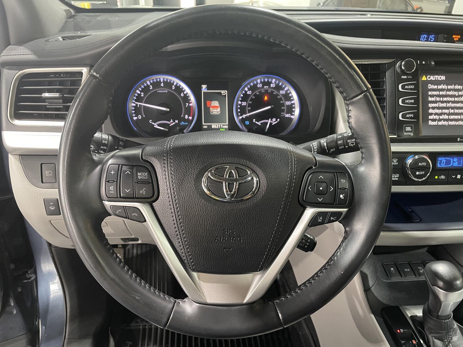 Vehicle photo 12
