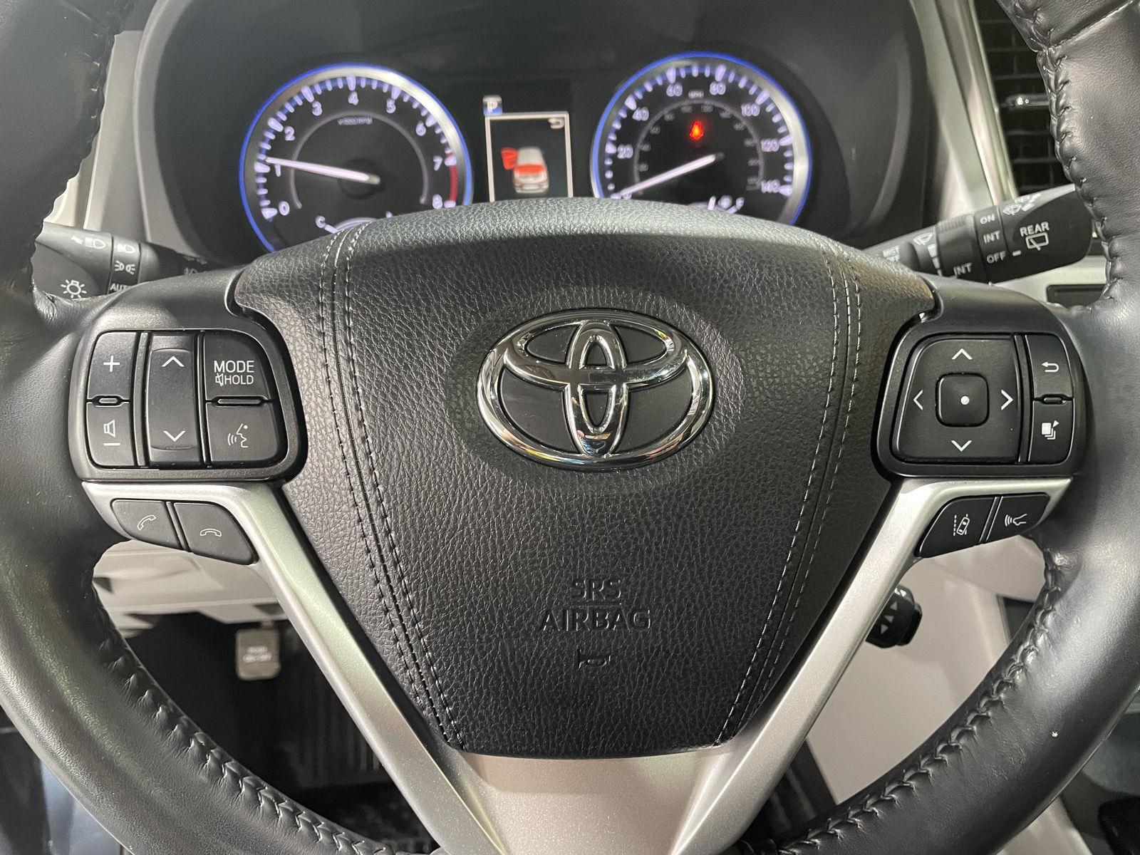 Vehicle photo 13