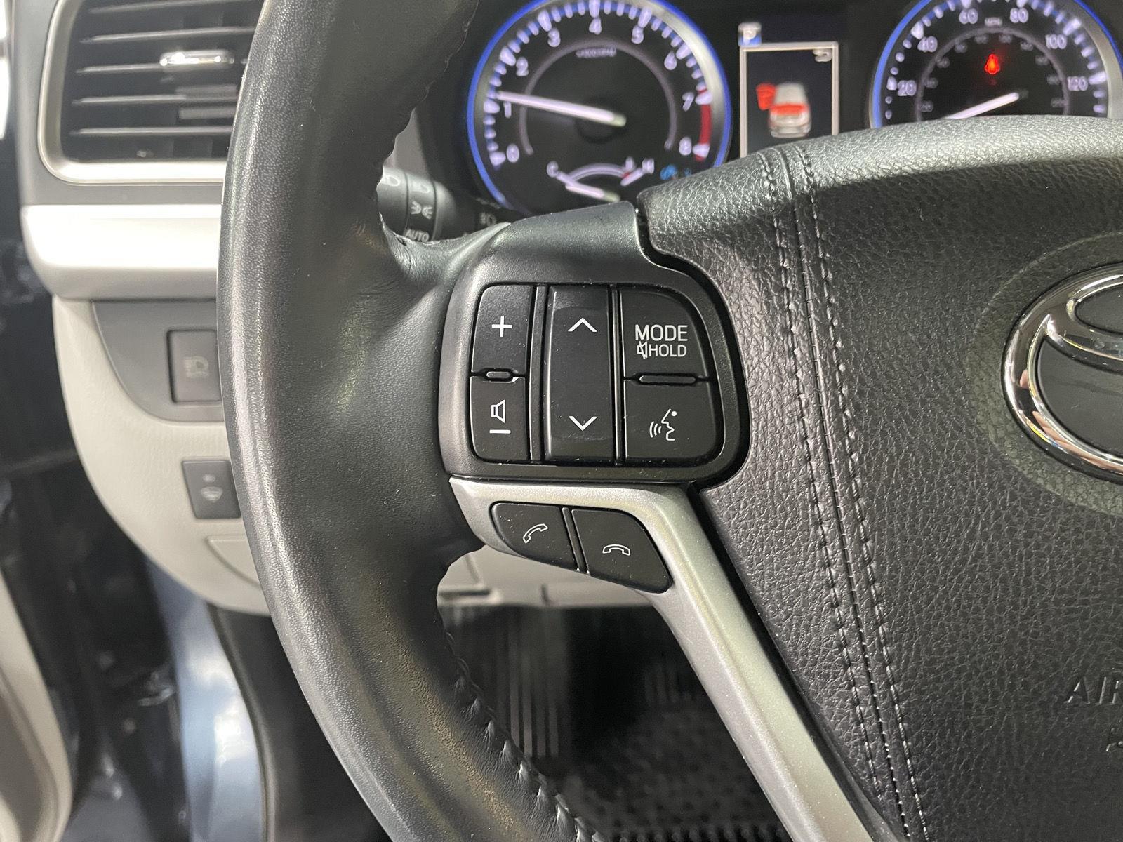 Vehicle photo 14
