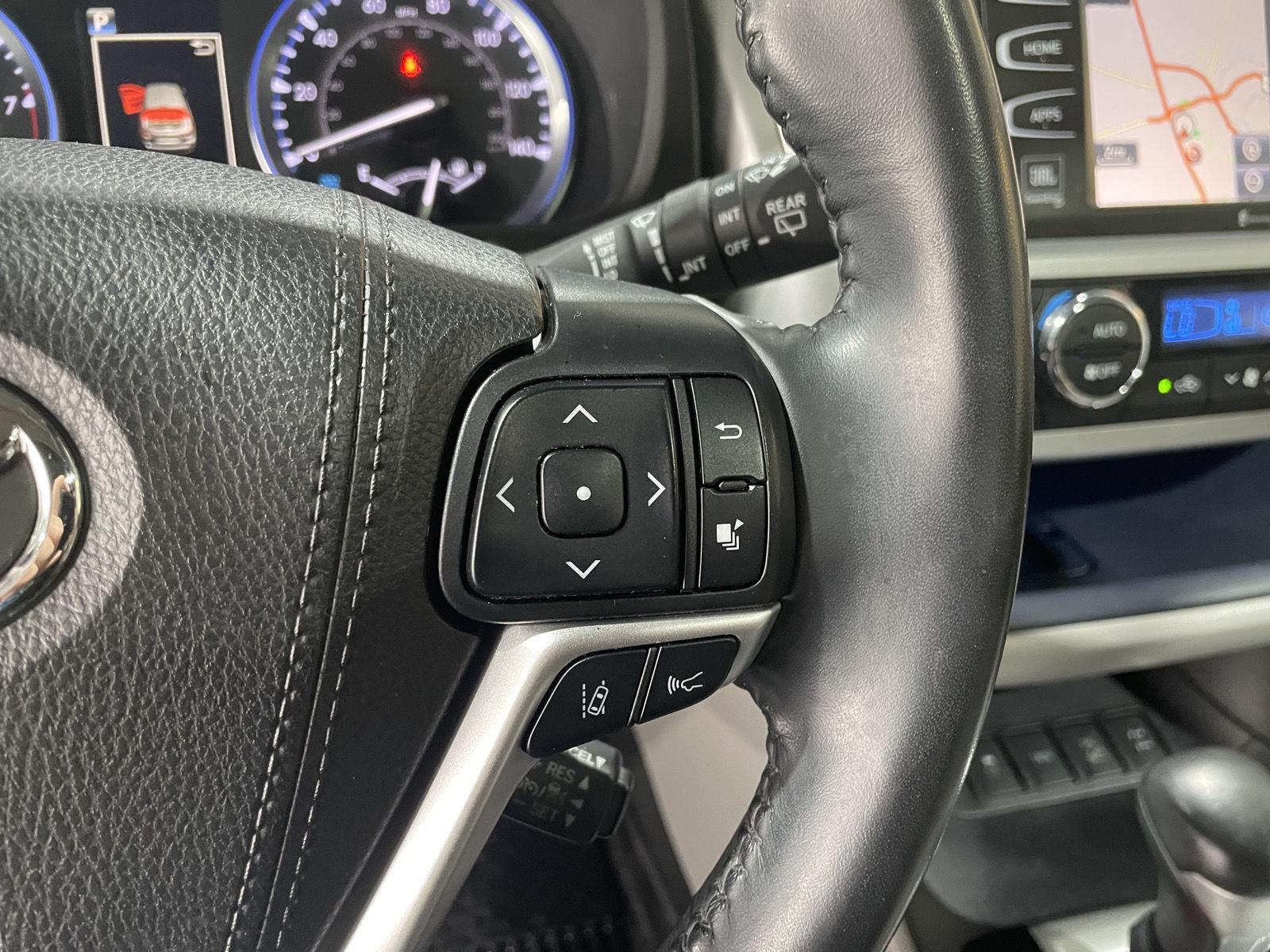 Vehicle photo 15