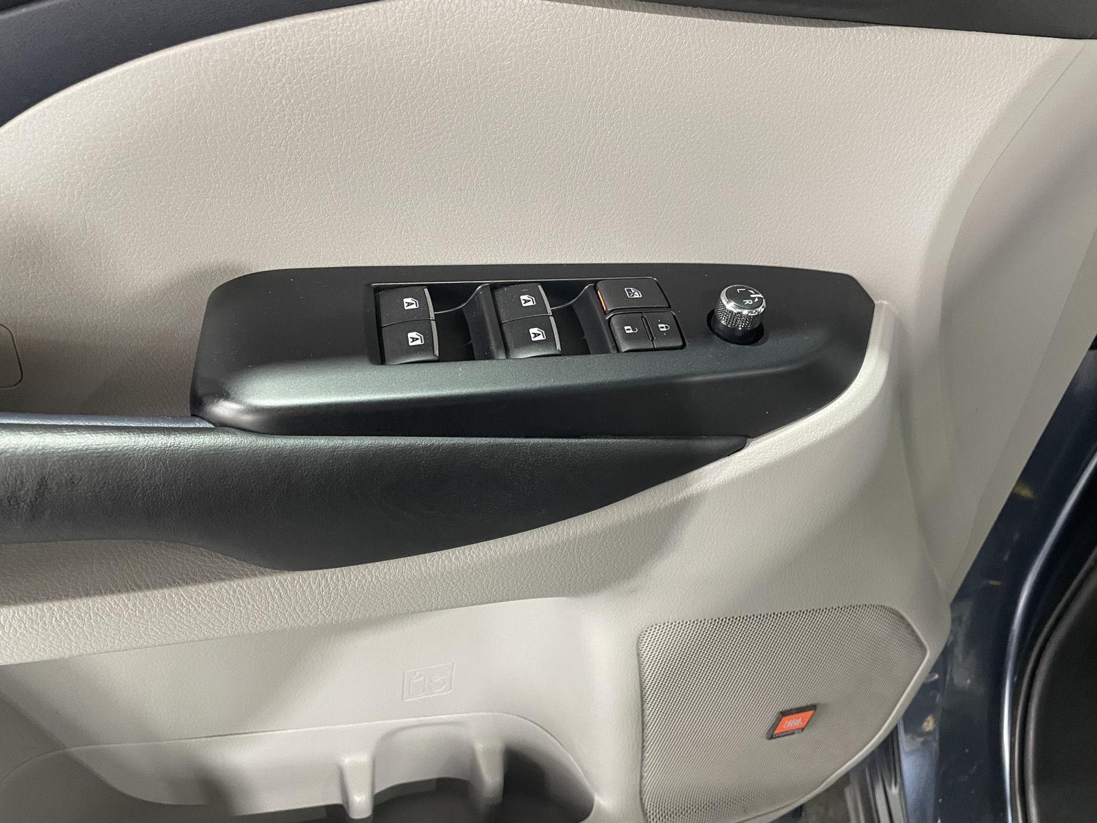Vehicle photo 18