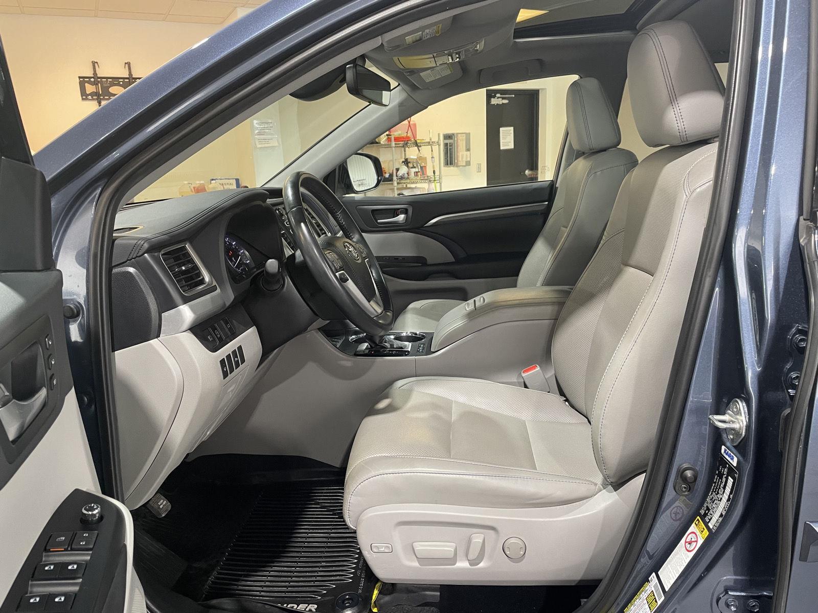 Vehicle photo 19