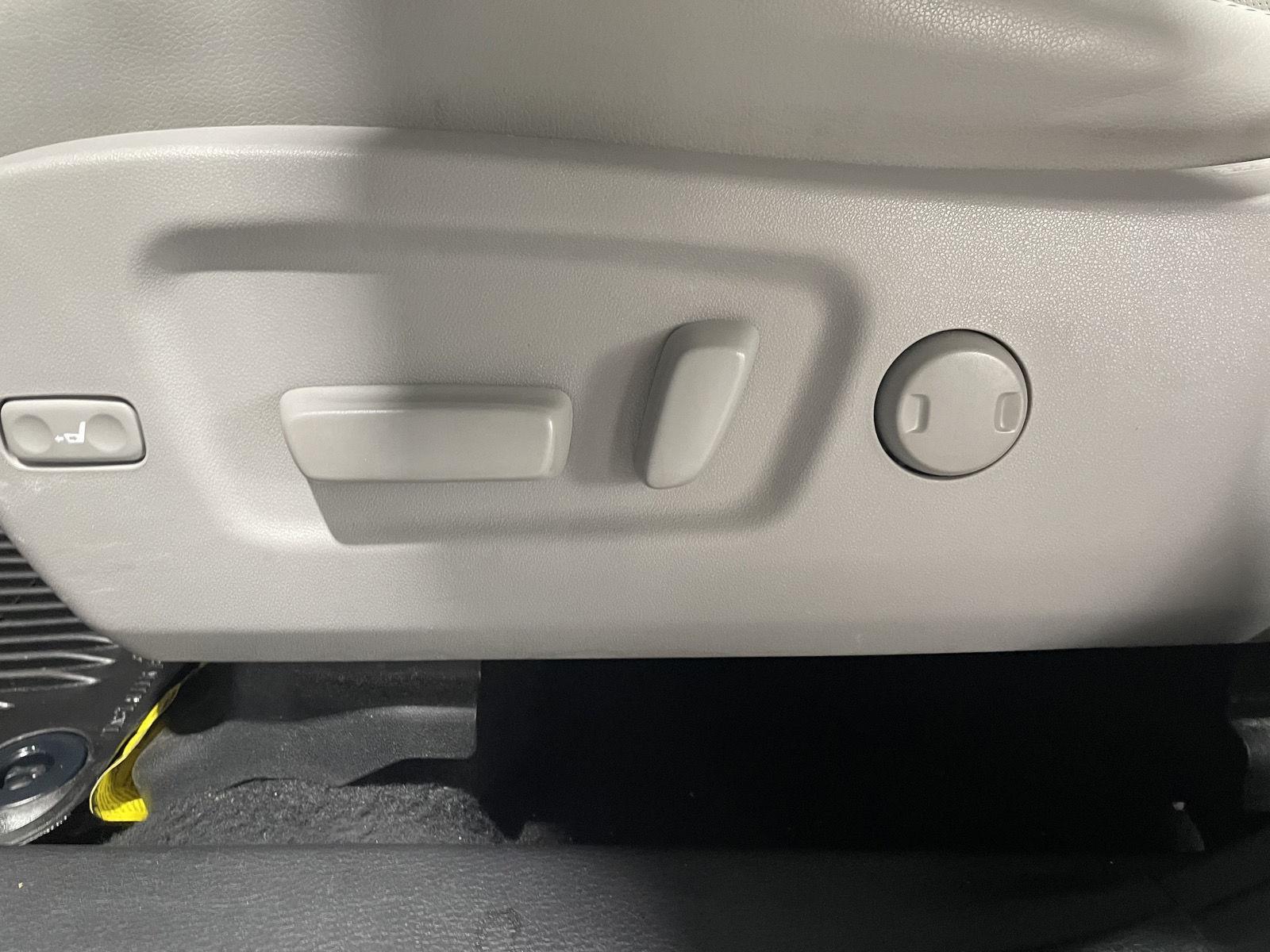 Vehicle photo 21
