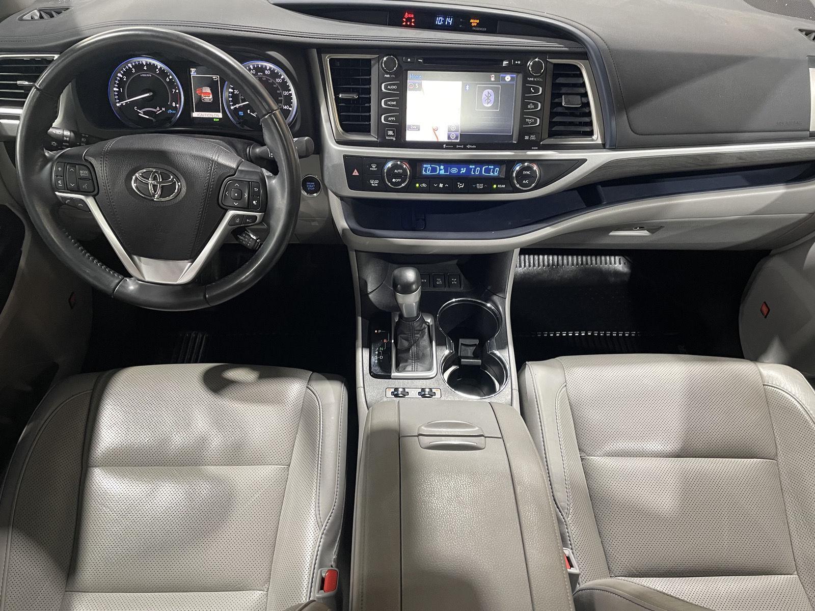 Vehicle photo 23