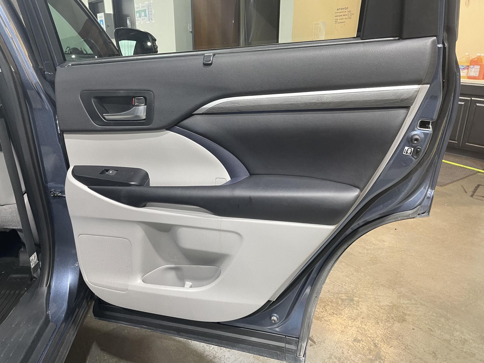 Vehicle photo 27