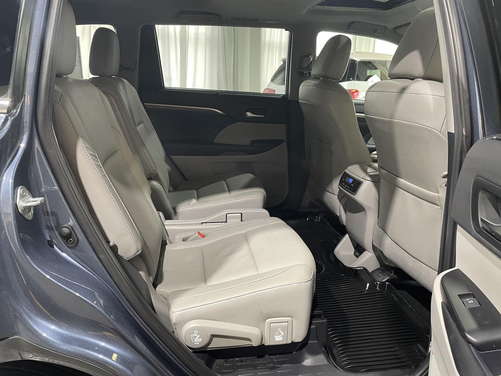 Vehicle photo 28