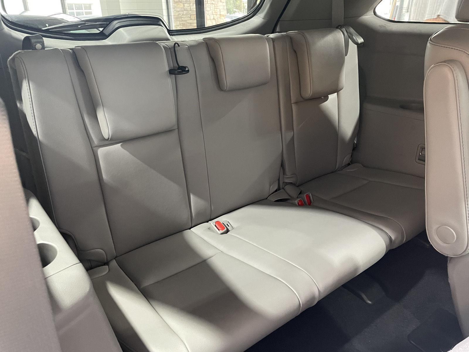 Vehicle photo 29