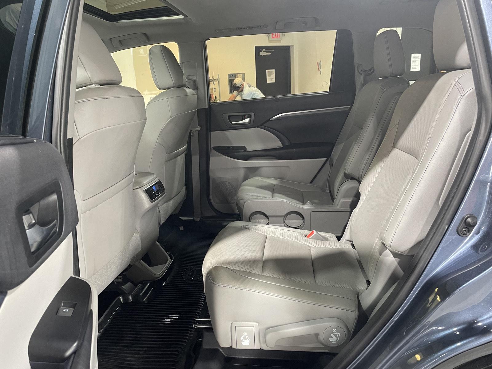 Vehicle photo 31