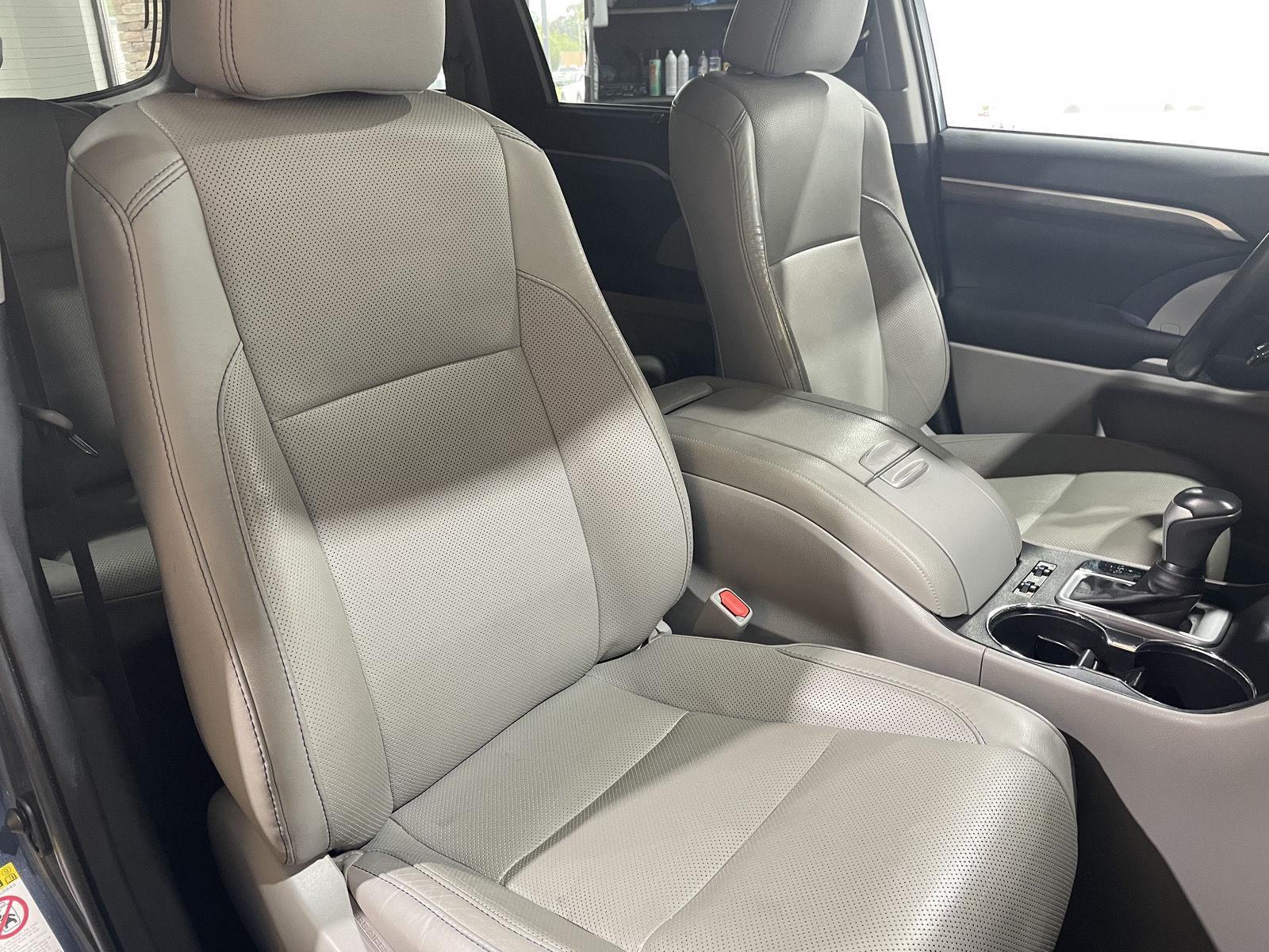 Vehicle photo 26