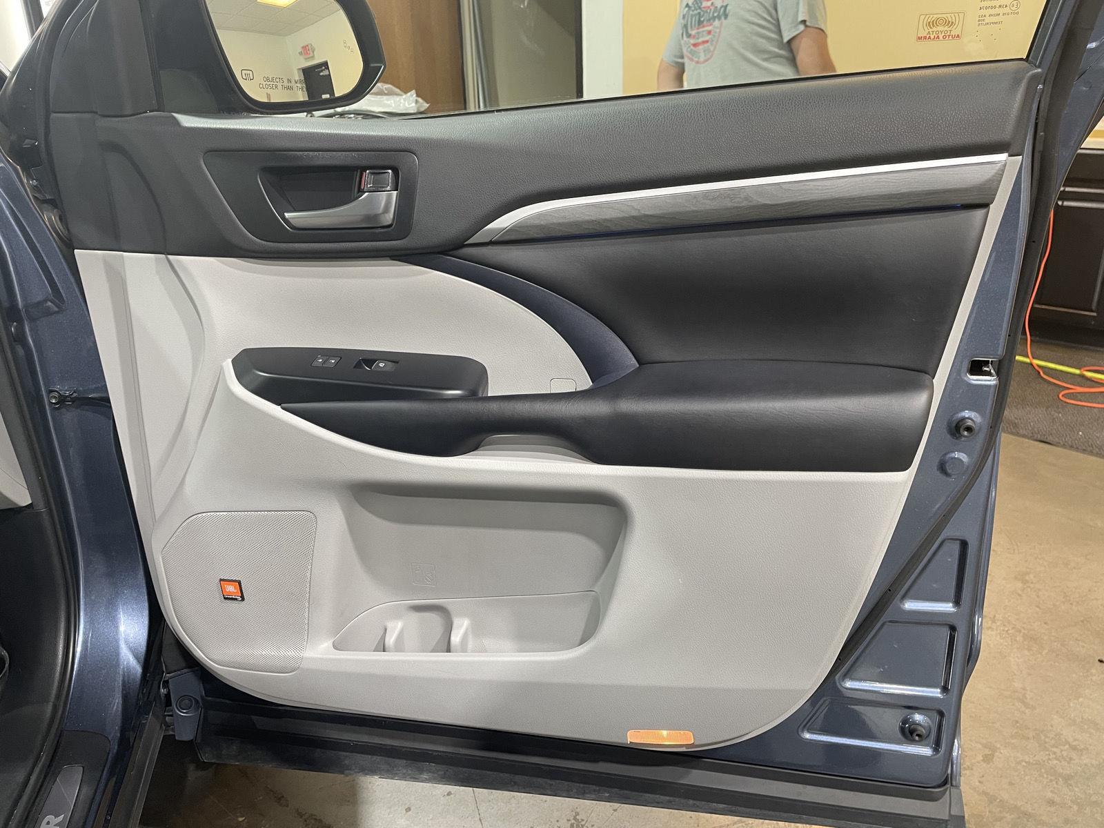 Vehicle photo 24