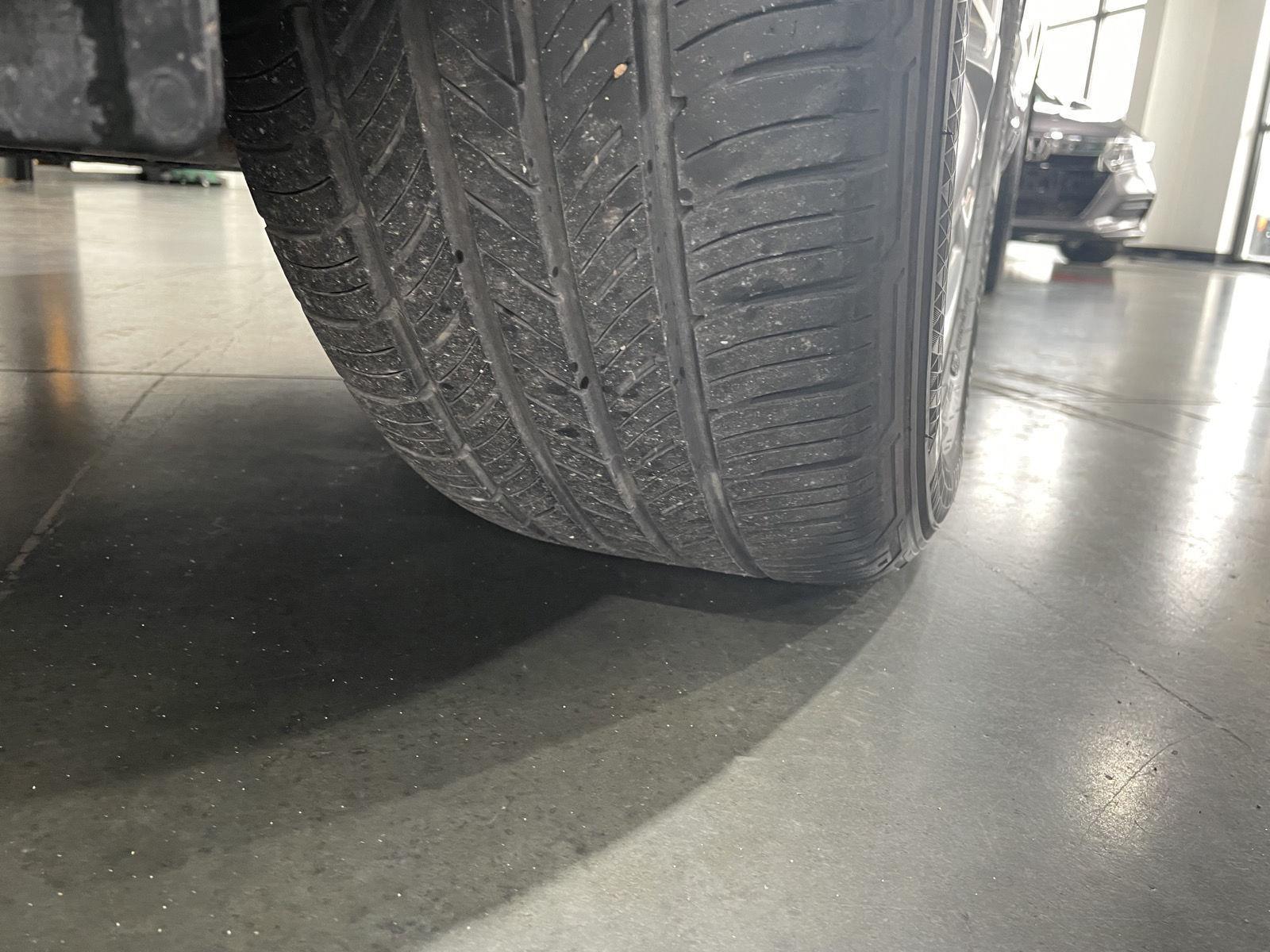 Vehicle photo 11