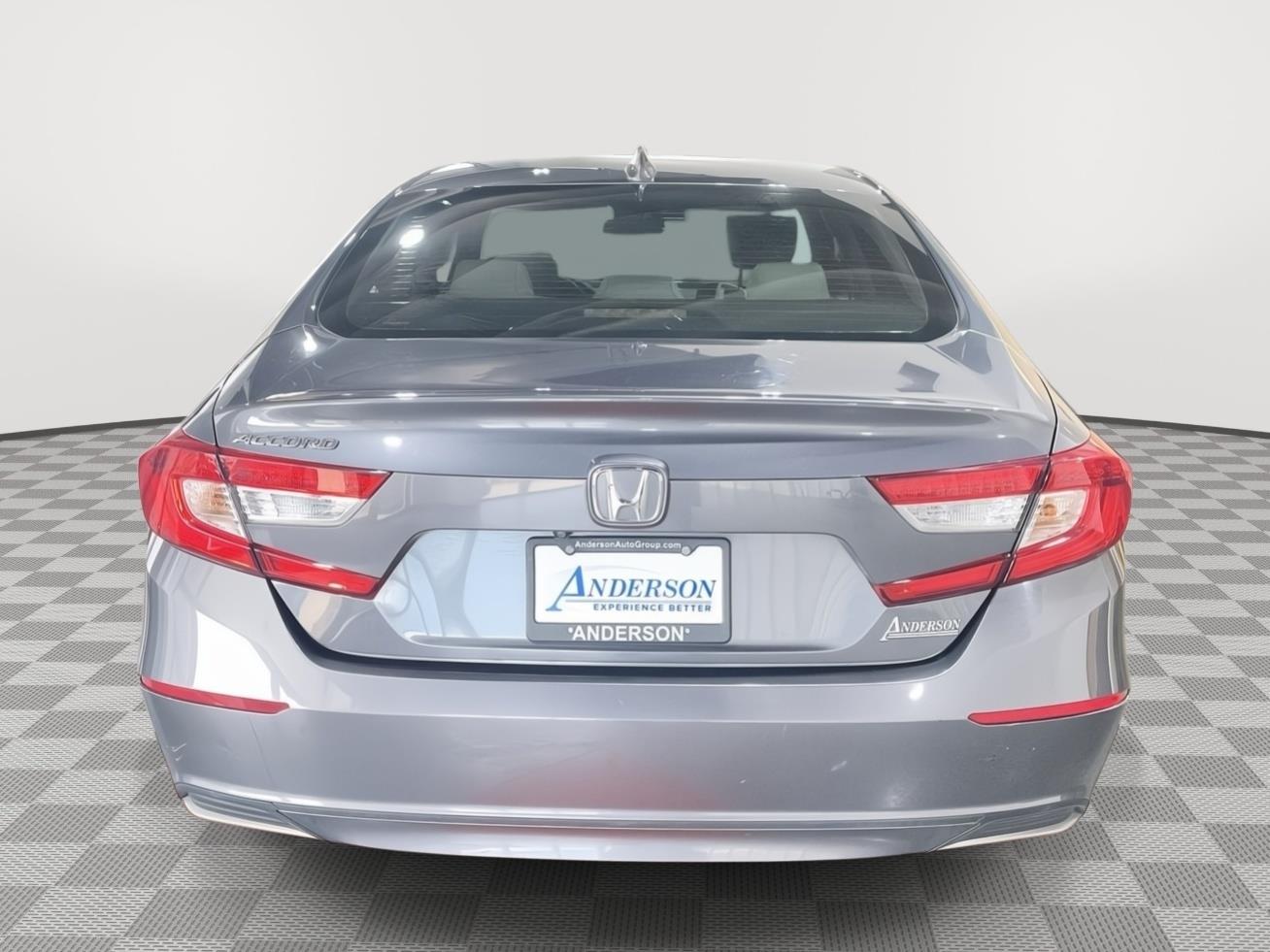 Vehicle photo 8