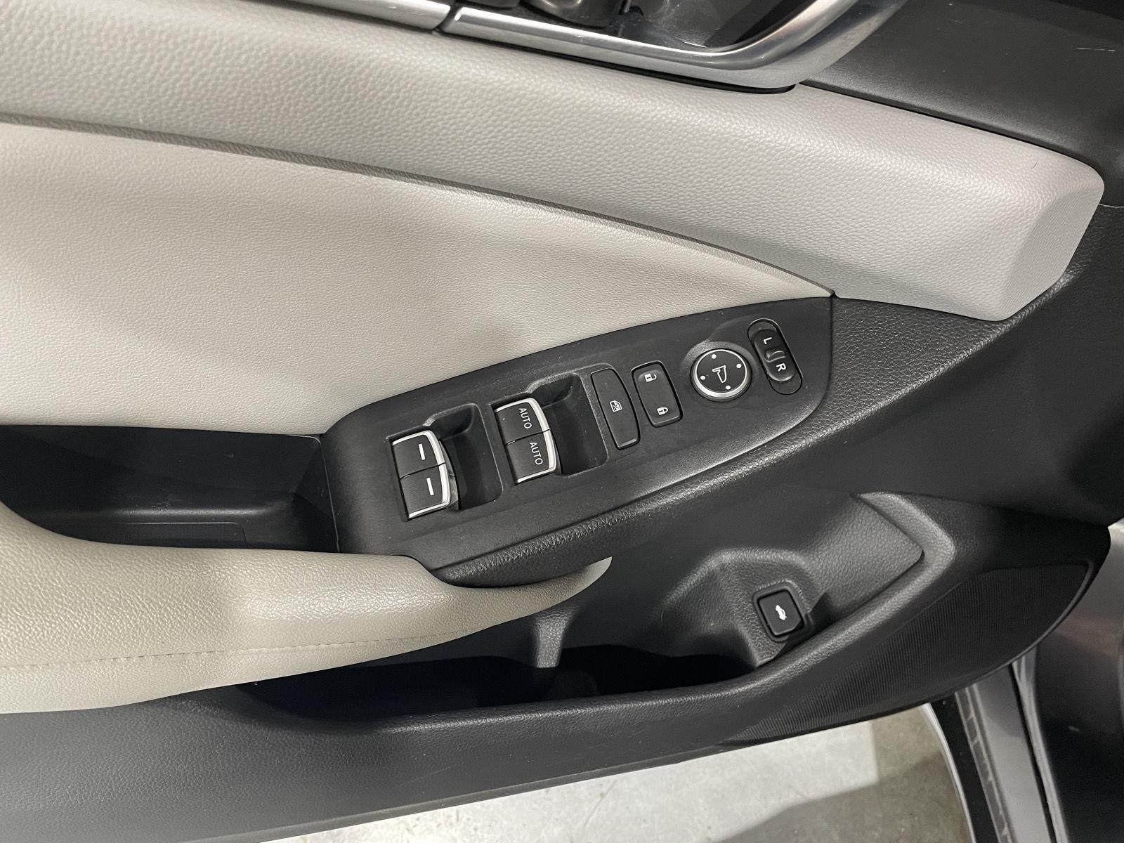 Vehicle photo 13