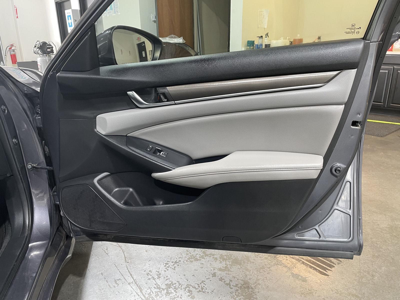 Vehicle photo 18