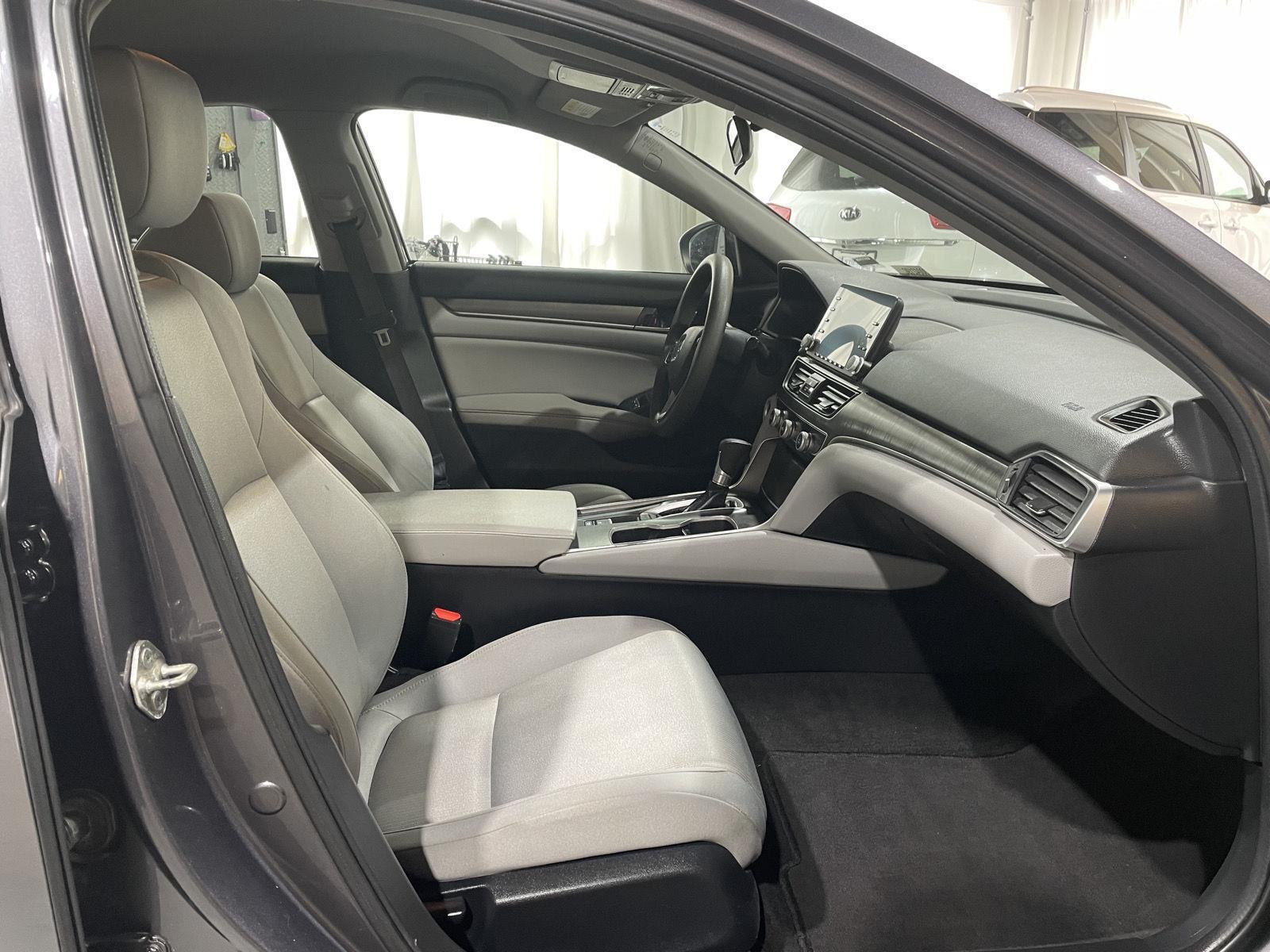 Vehicle photo 19