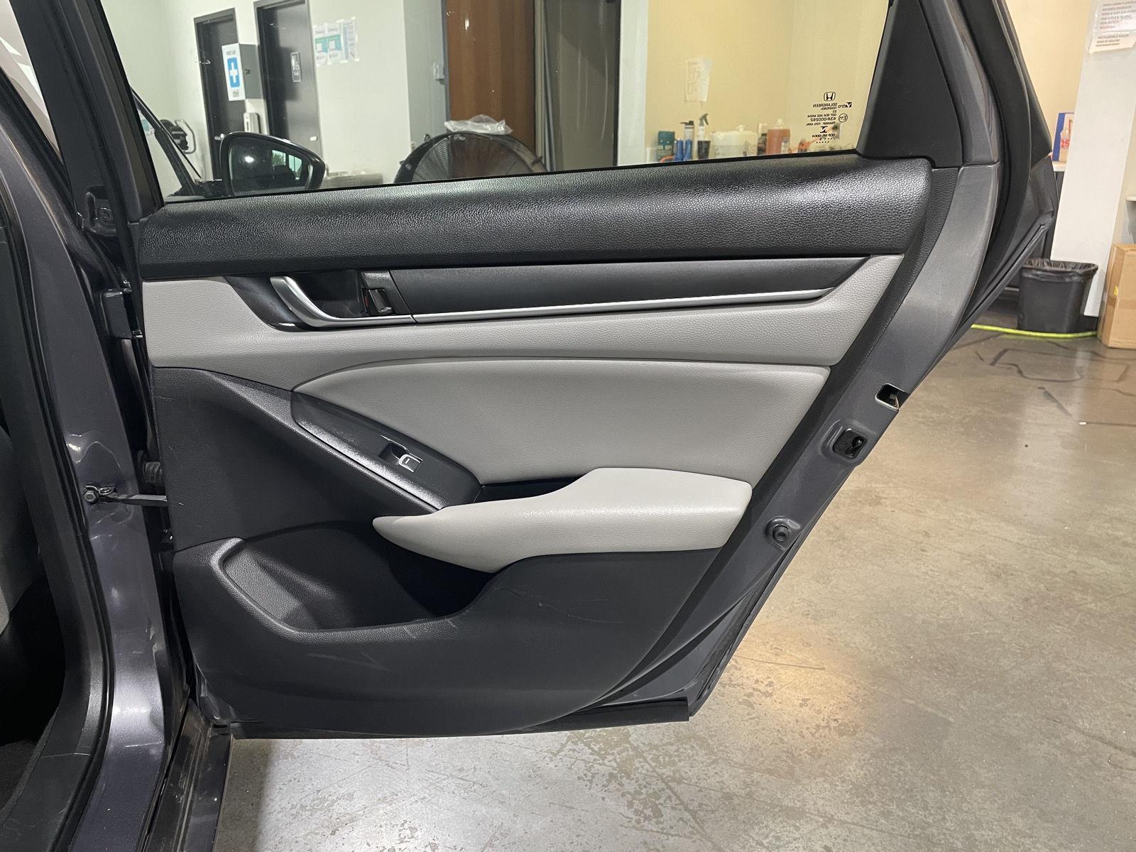 Vehicle photo 21