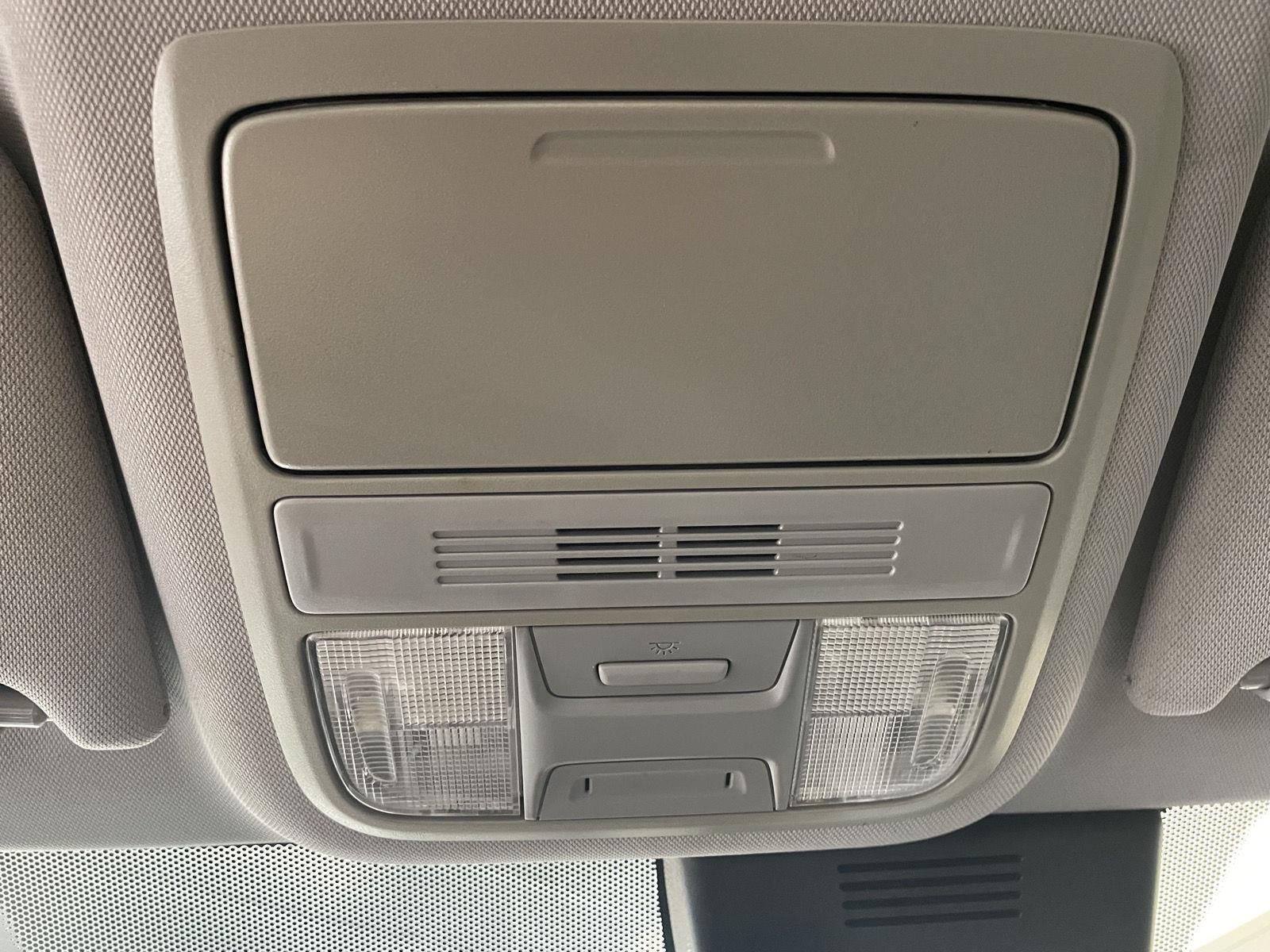Vehicle photo 25
