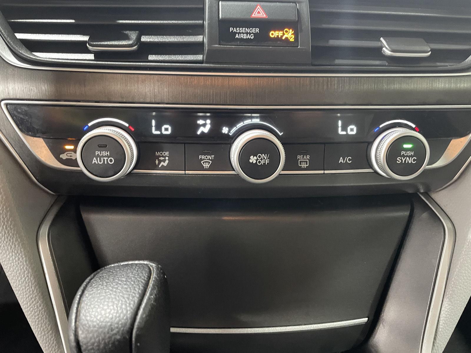 Vehicle photo 28