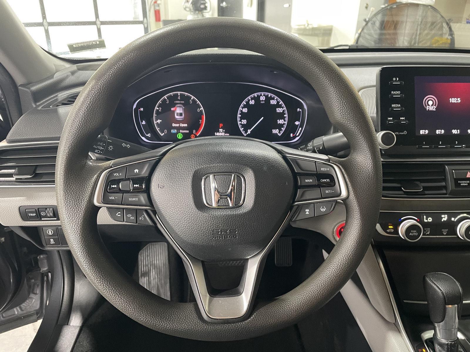 Vehicle photo 29