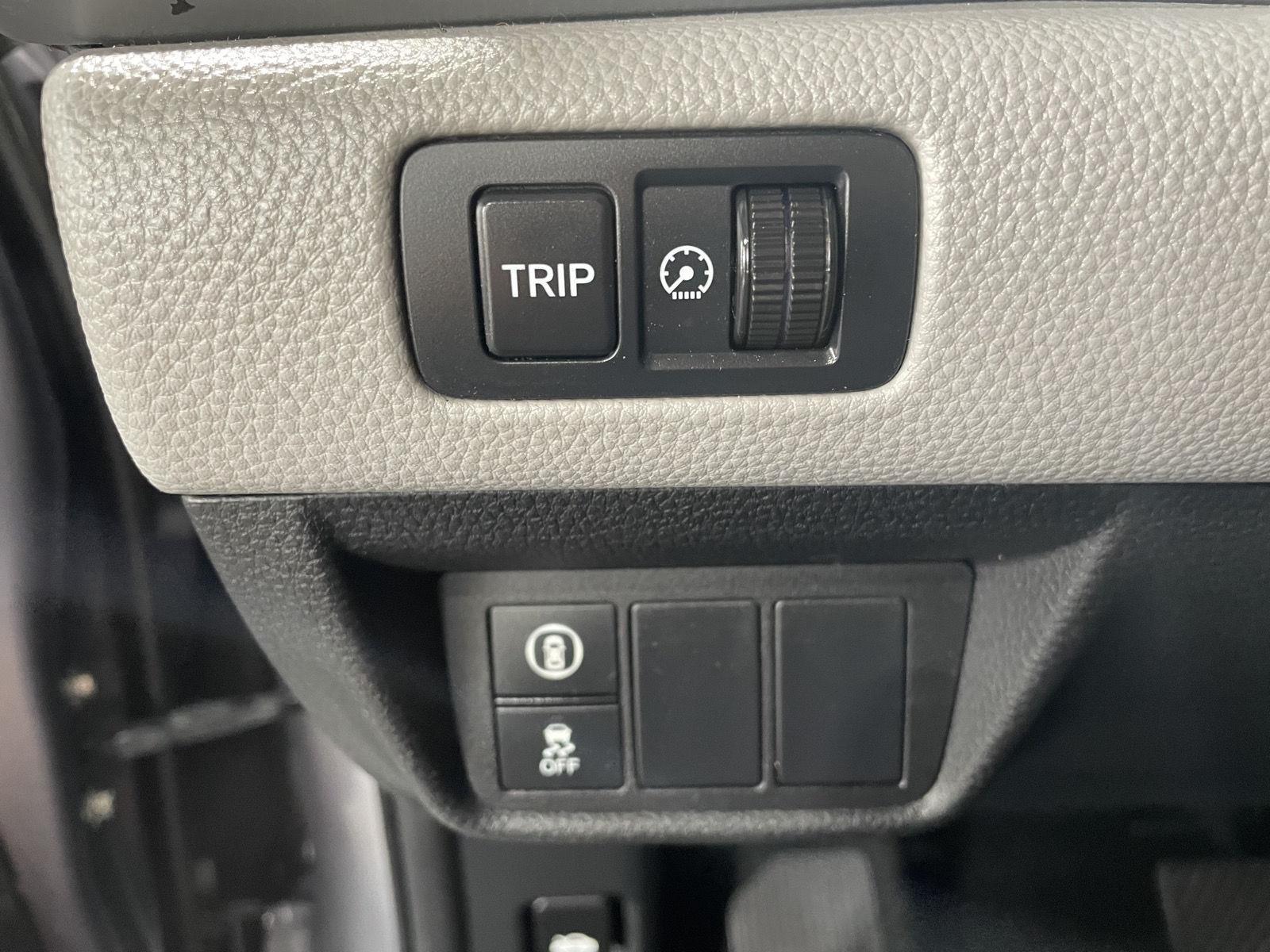 Vehicle photo 33