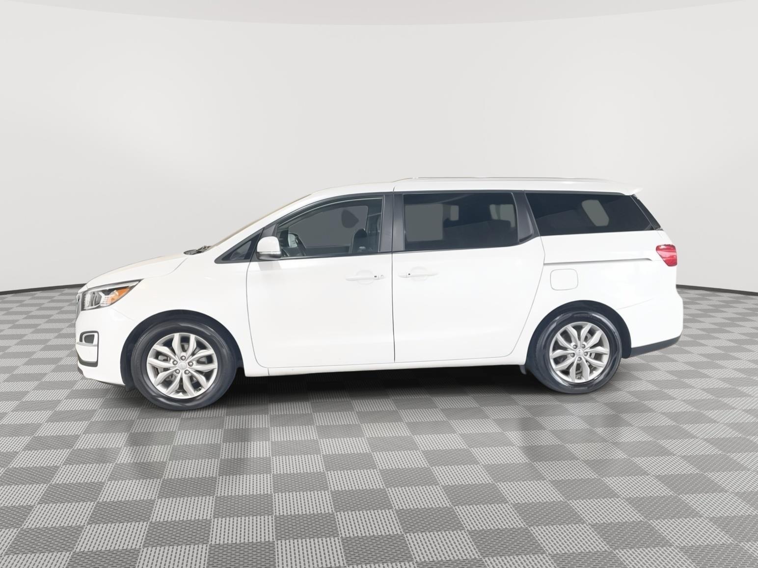 Vehicle photo 2