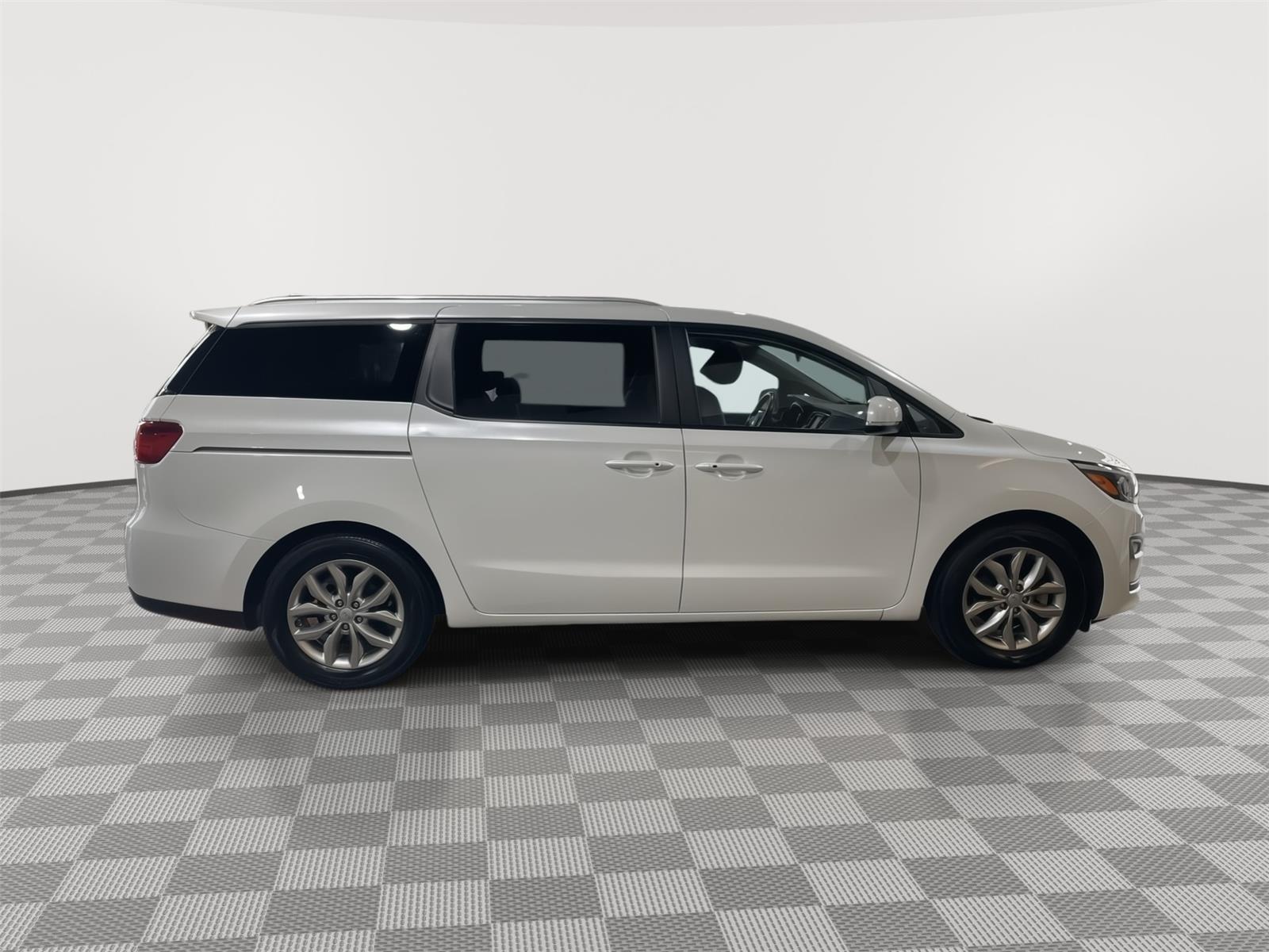 Vehicle photo 6