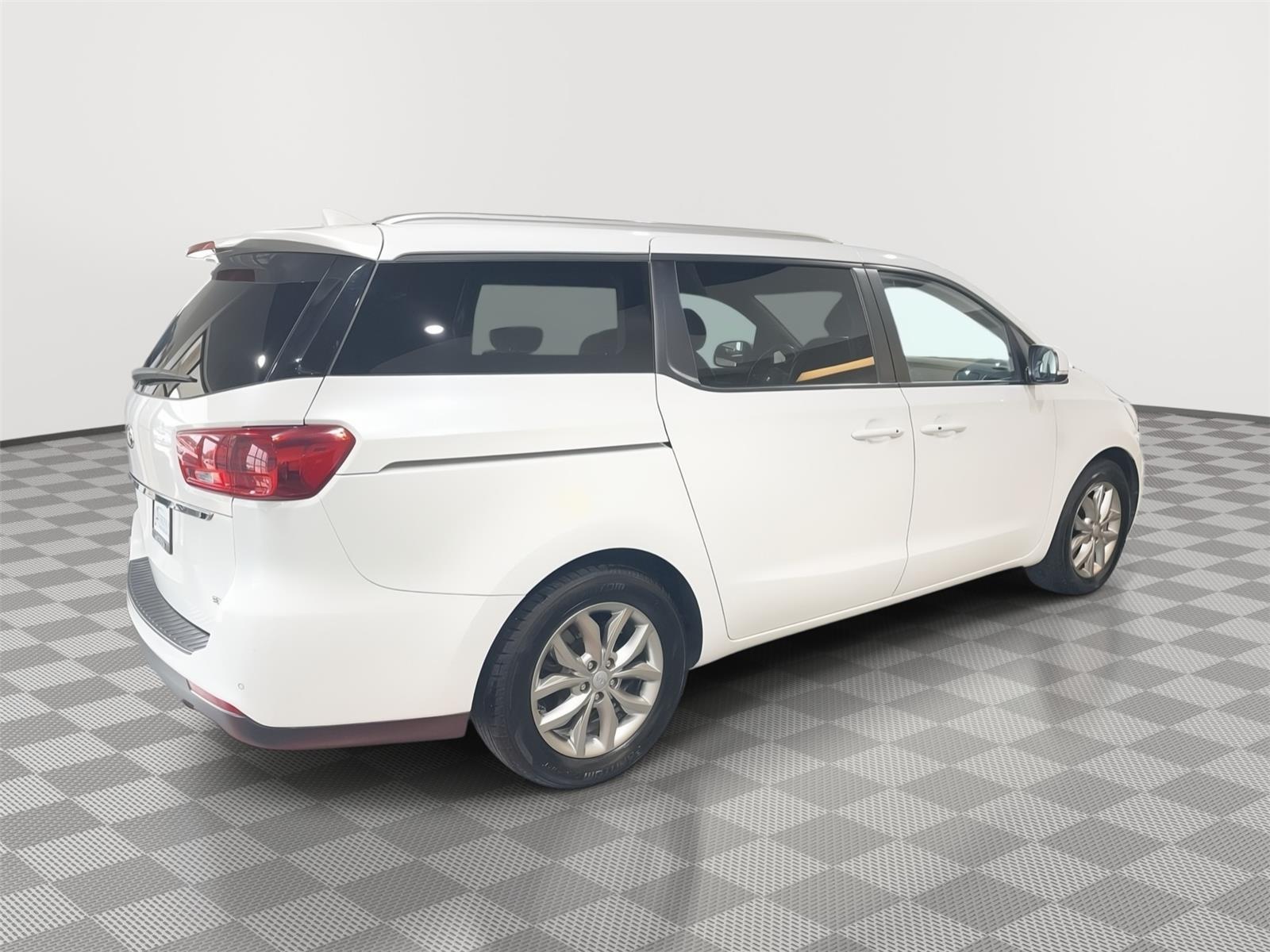 Vehicle photo 7
