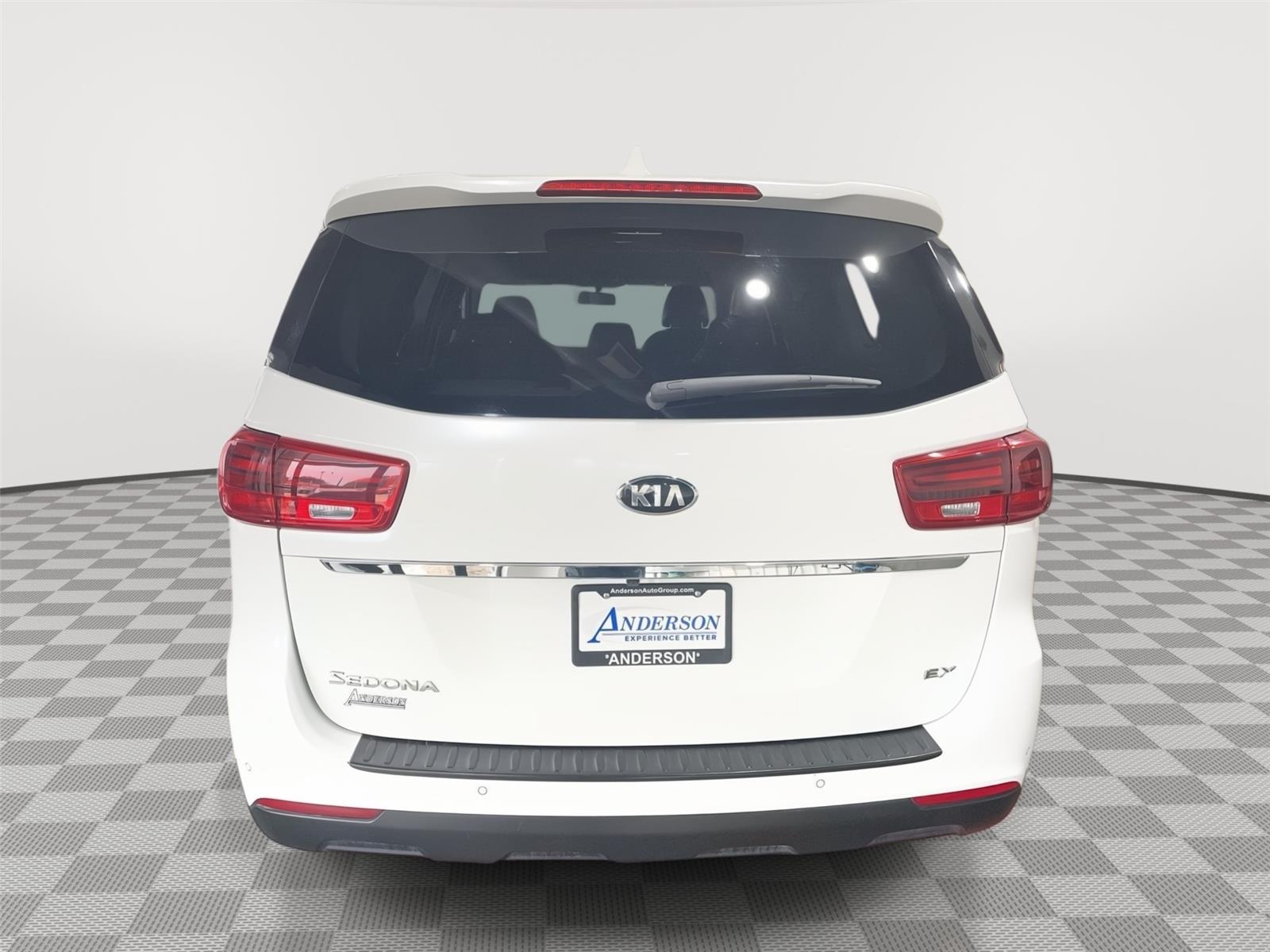 Vehicle photo 8