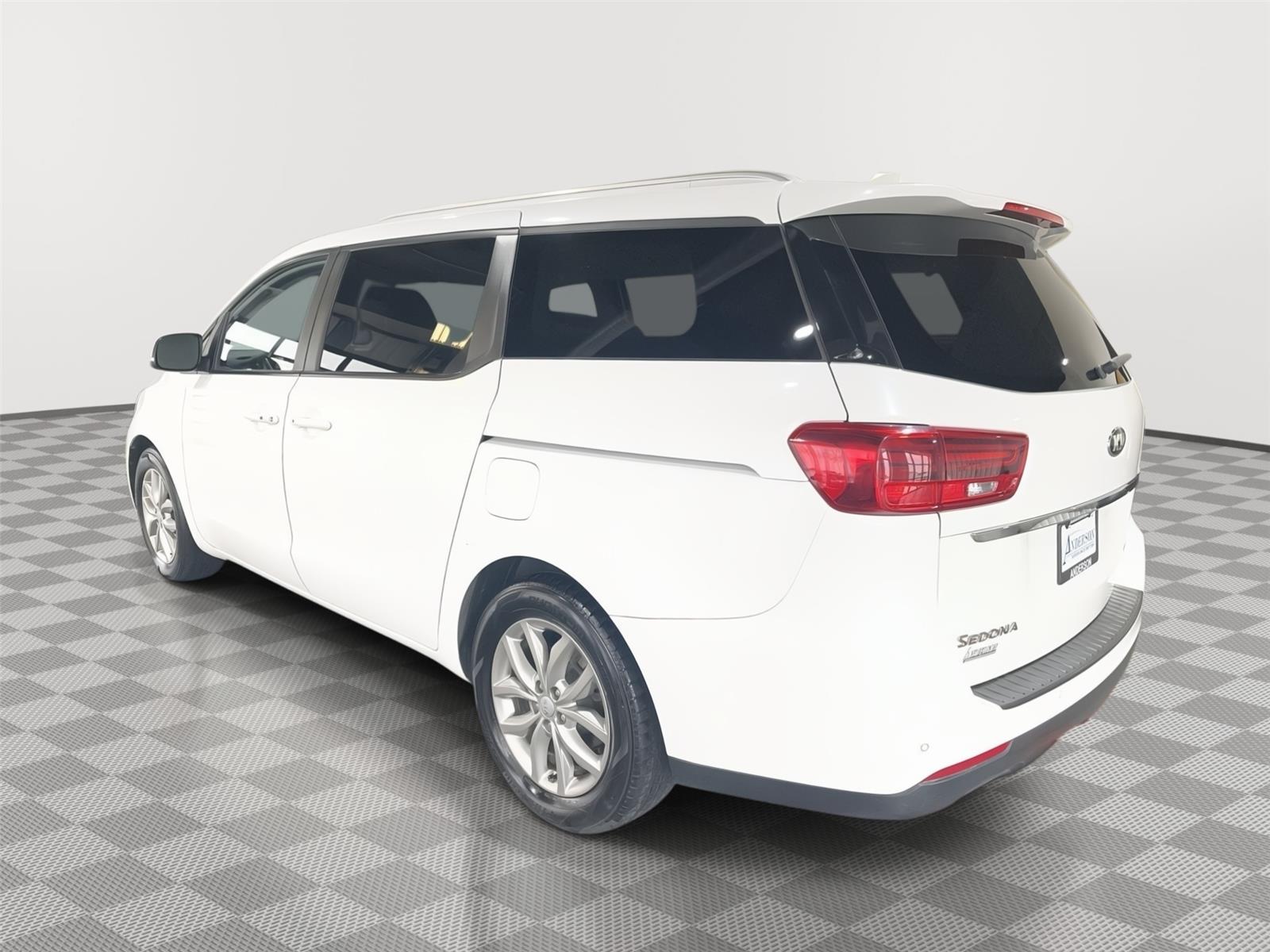 Vehicle photo 9