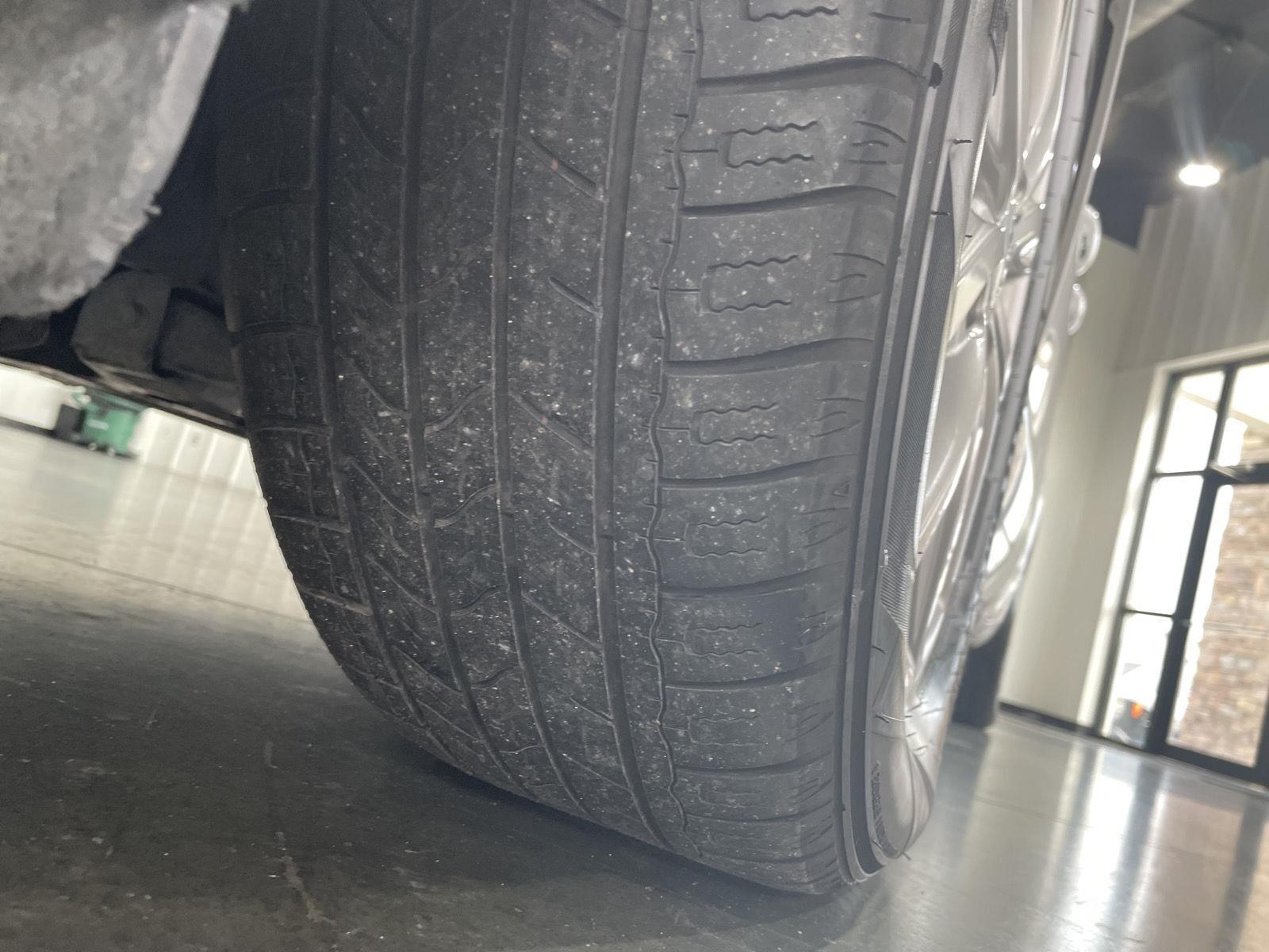 Vehicle photo 11