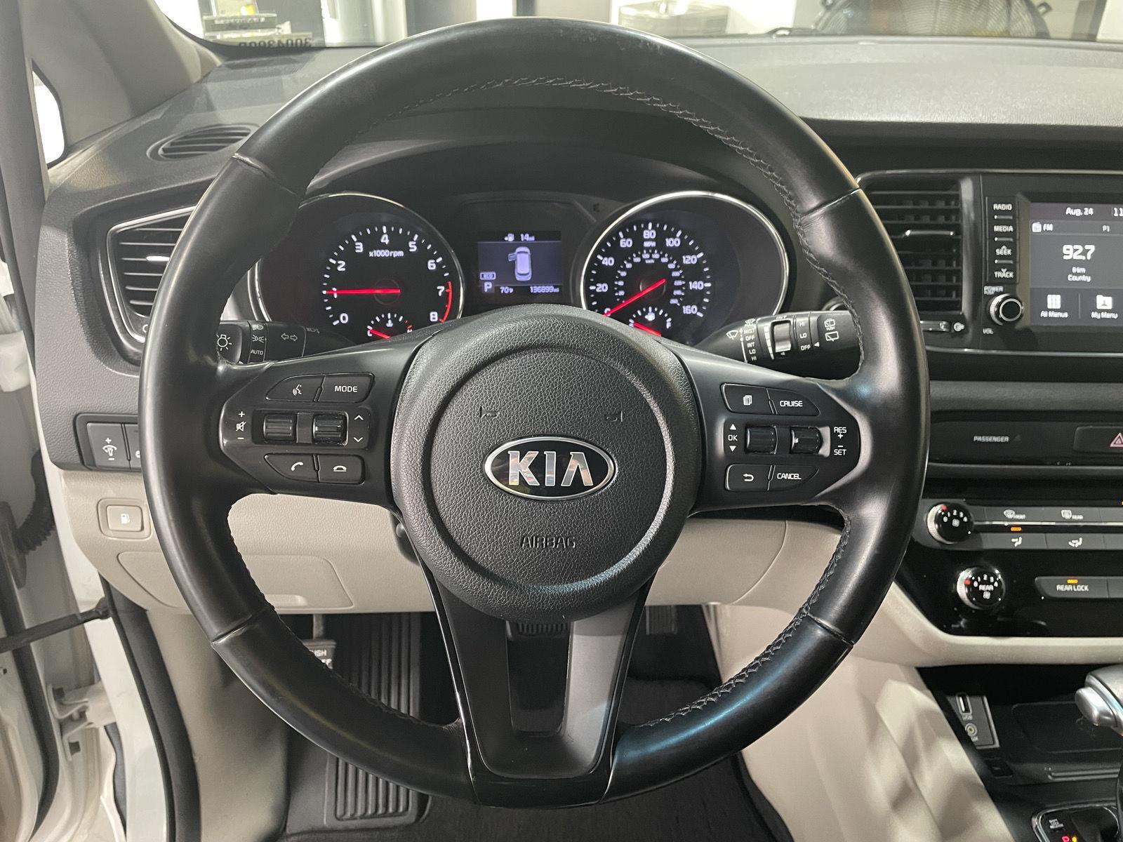 Vehicle photo 12