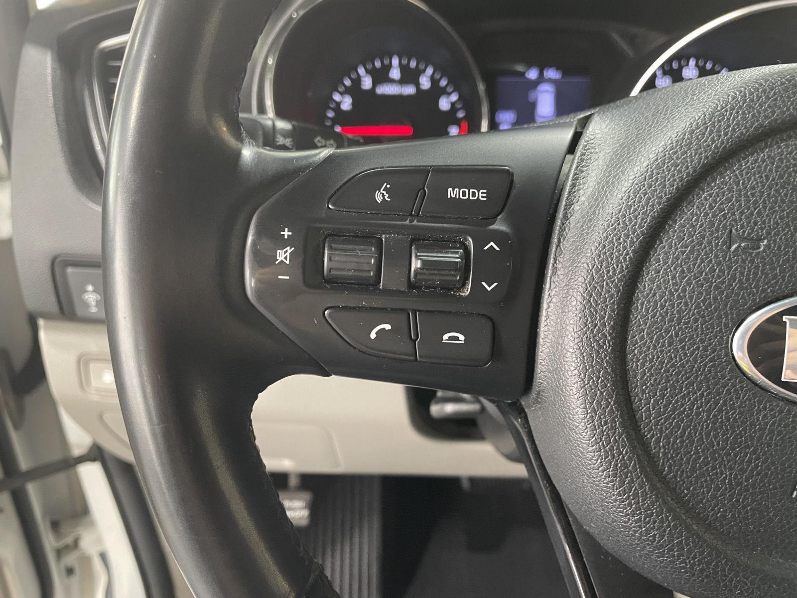 Vehicle photo 14