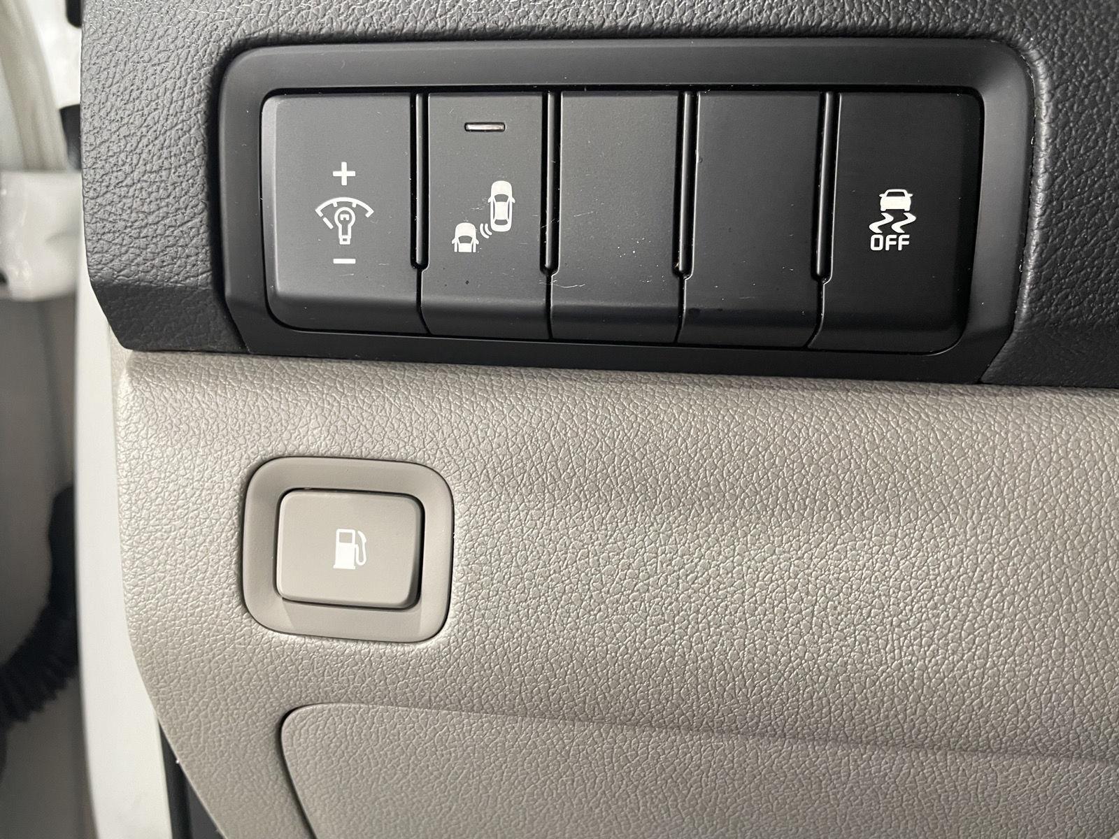 Vehicle photo 16
