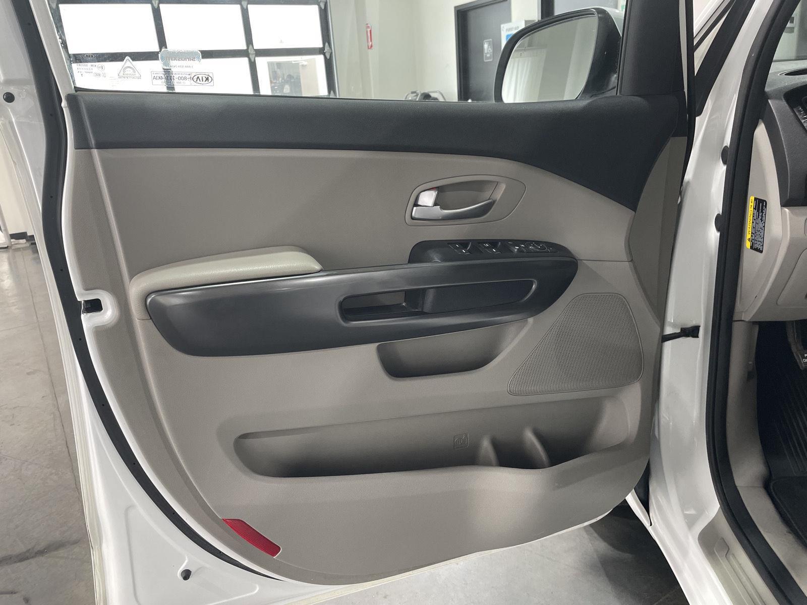 Vehicle photo 17