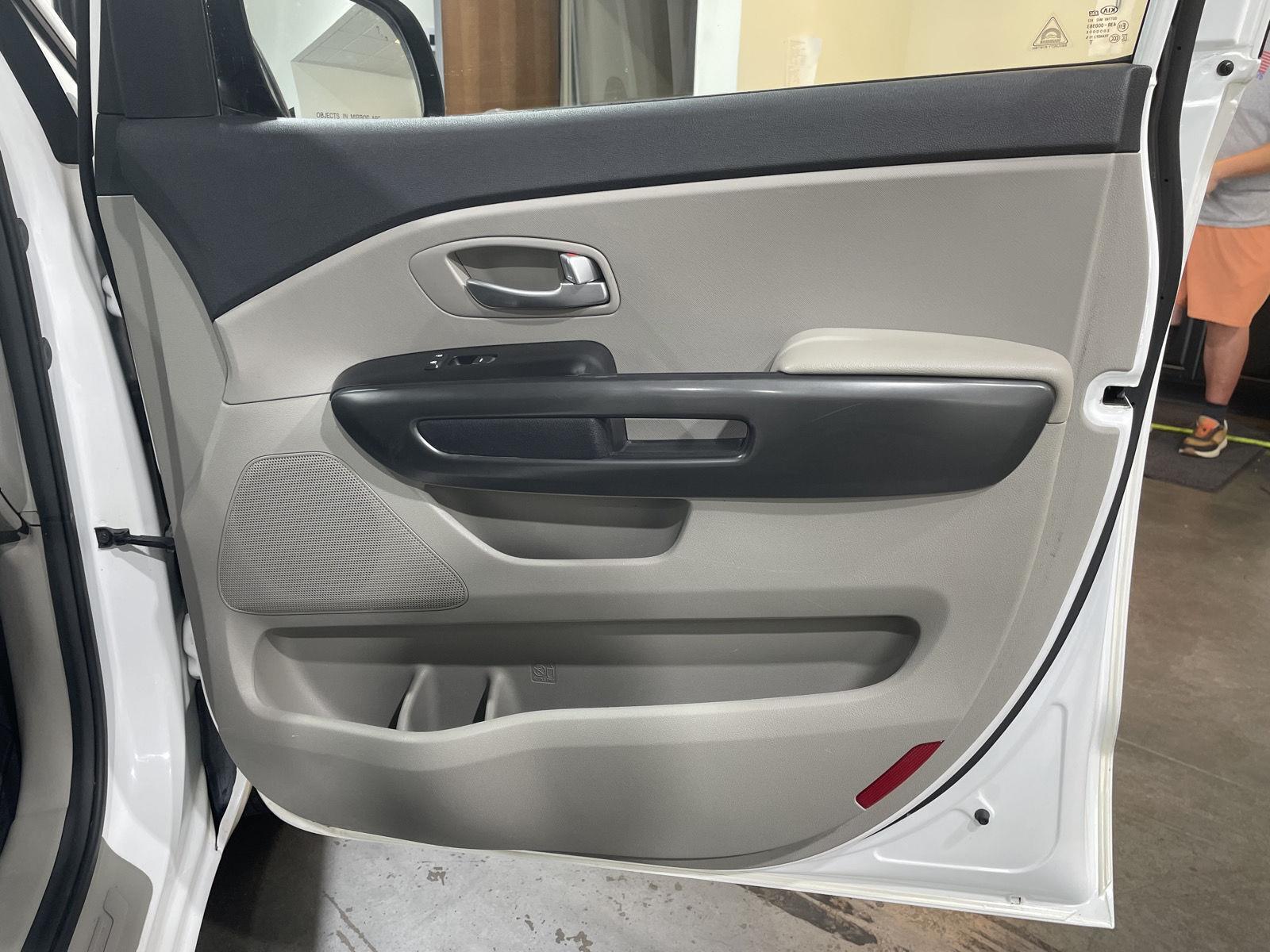 Vehicle photo 23