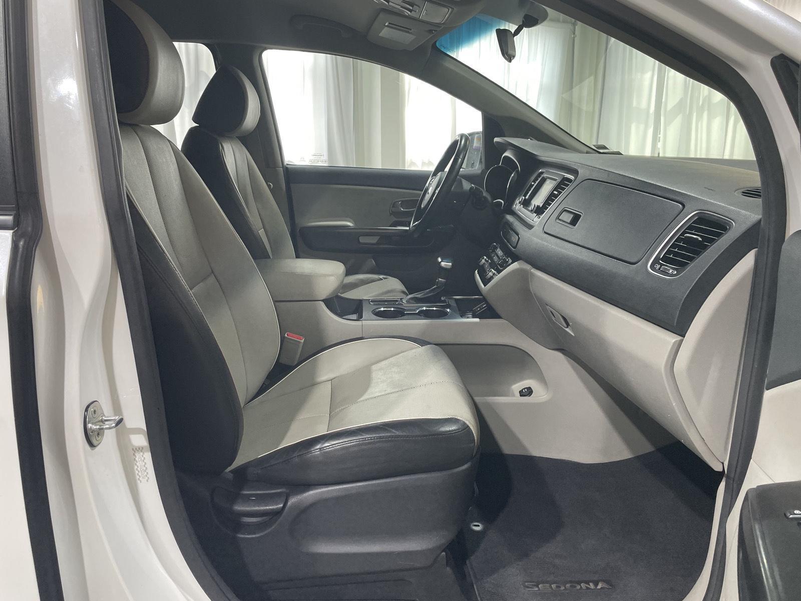 Vehicle photo 24