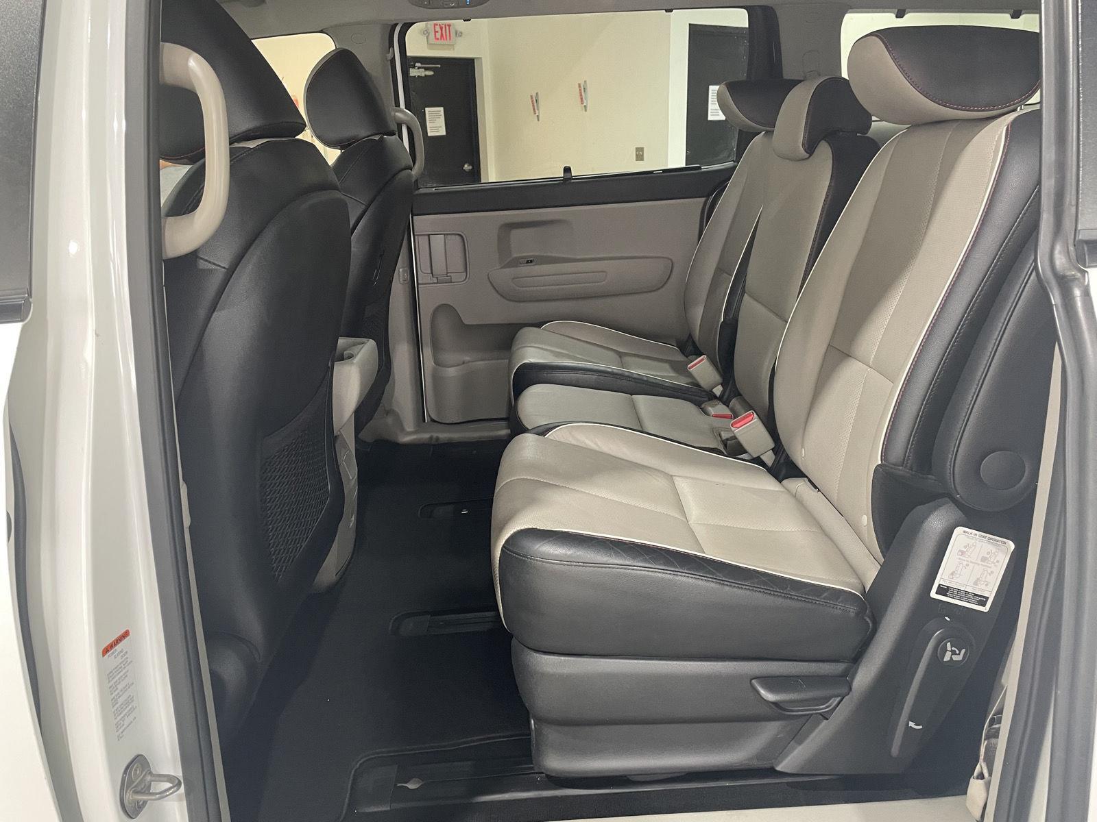 Vehicle photo 28