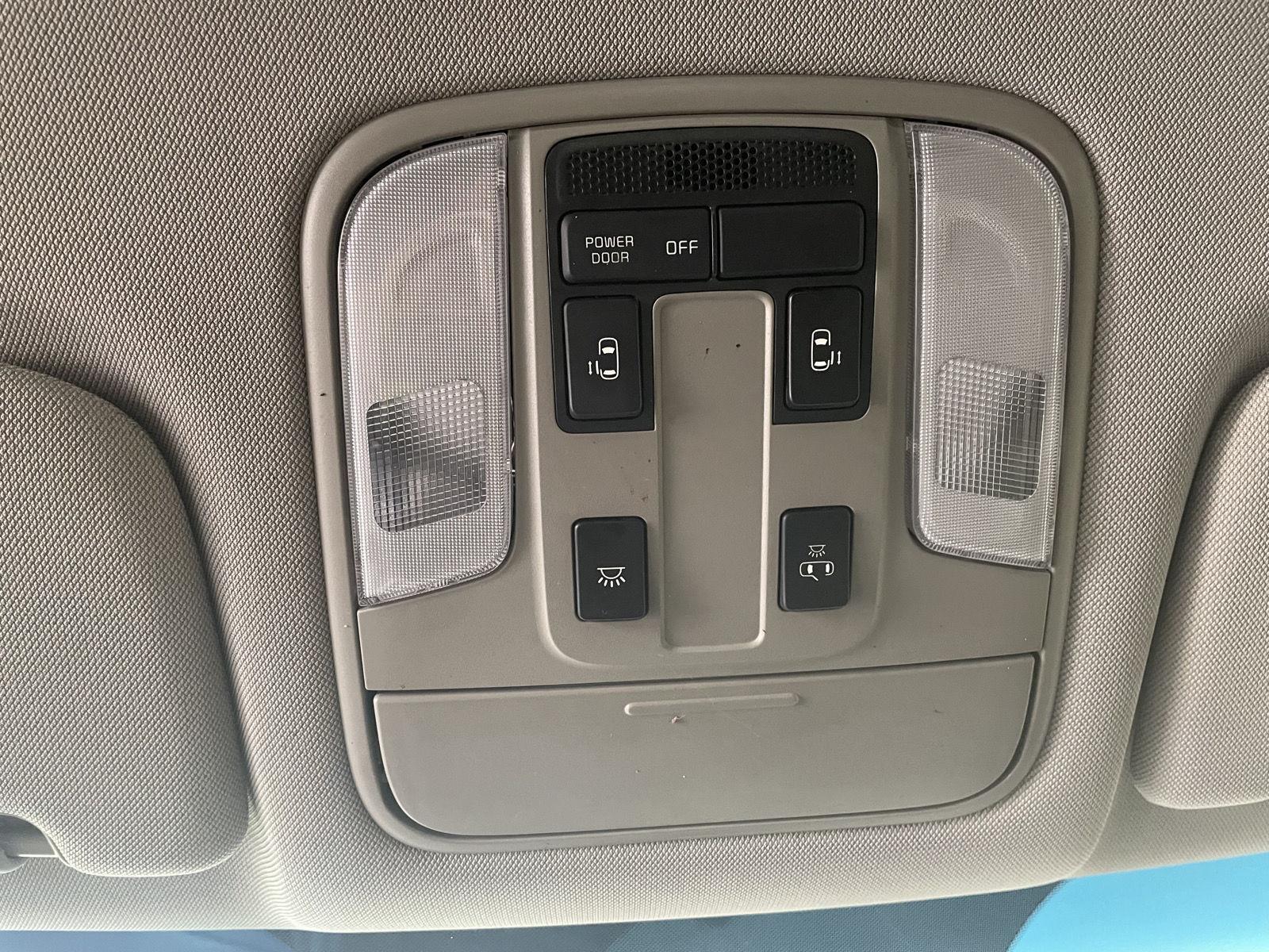 Vehicle photo 30