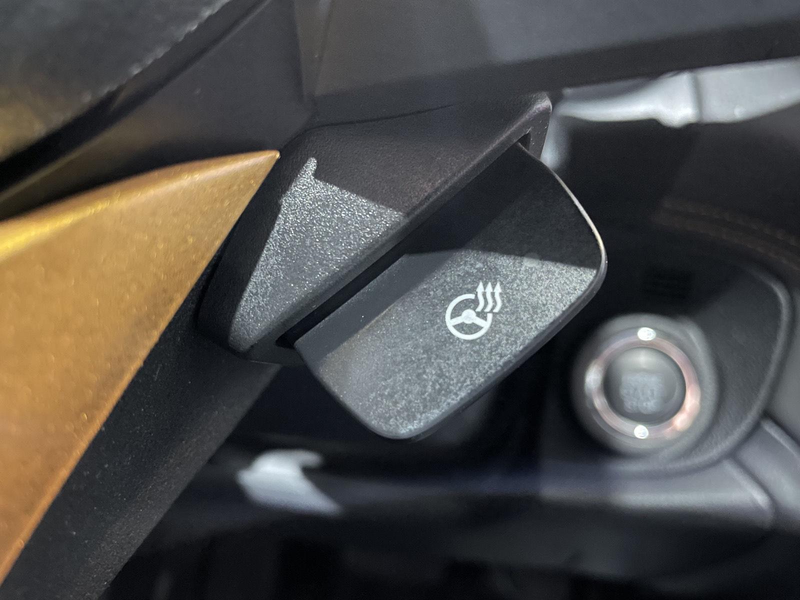 Vehicle photo 15