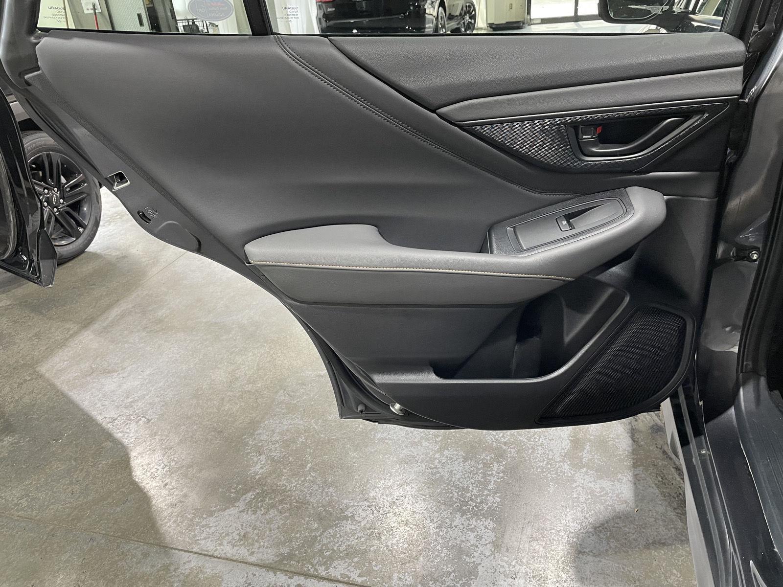 Vehicle photo 22