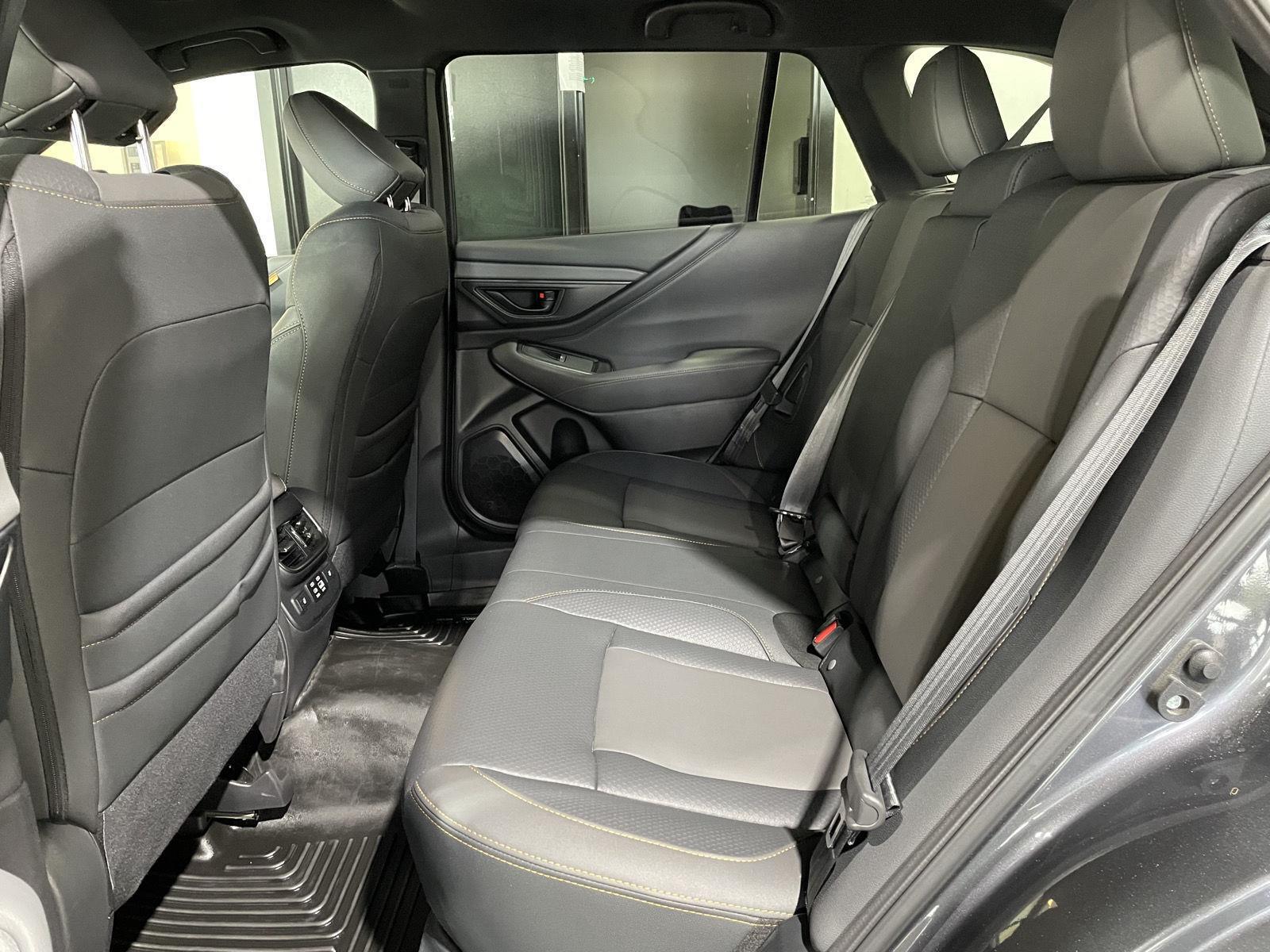Vehicle photo 23
