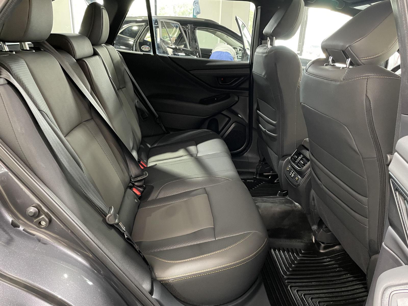 Vehicle photo 24
