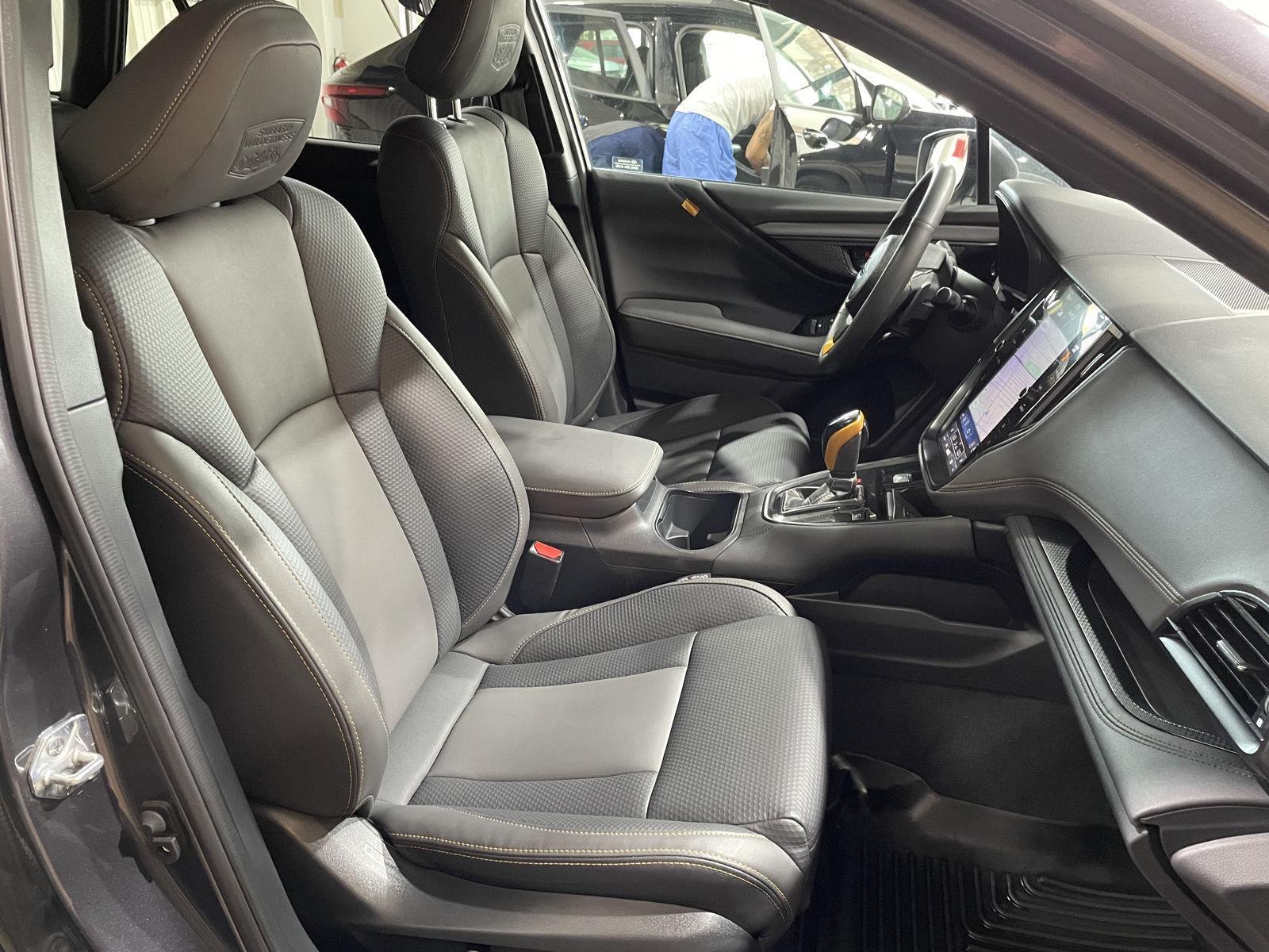 Vehicle photo 27