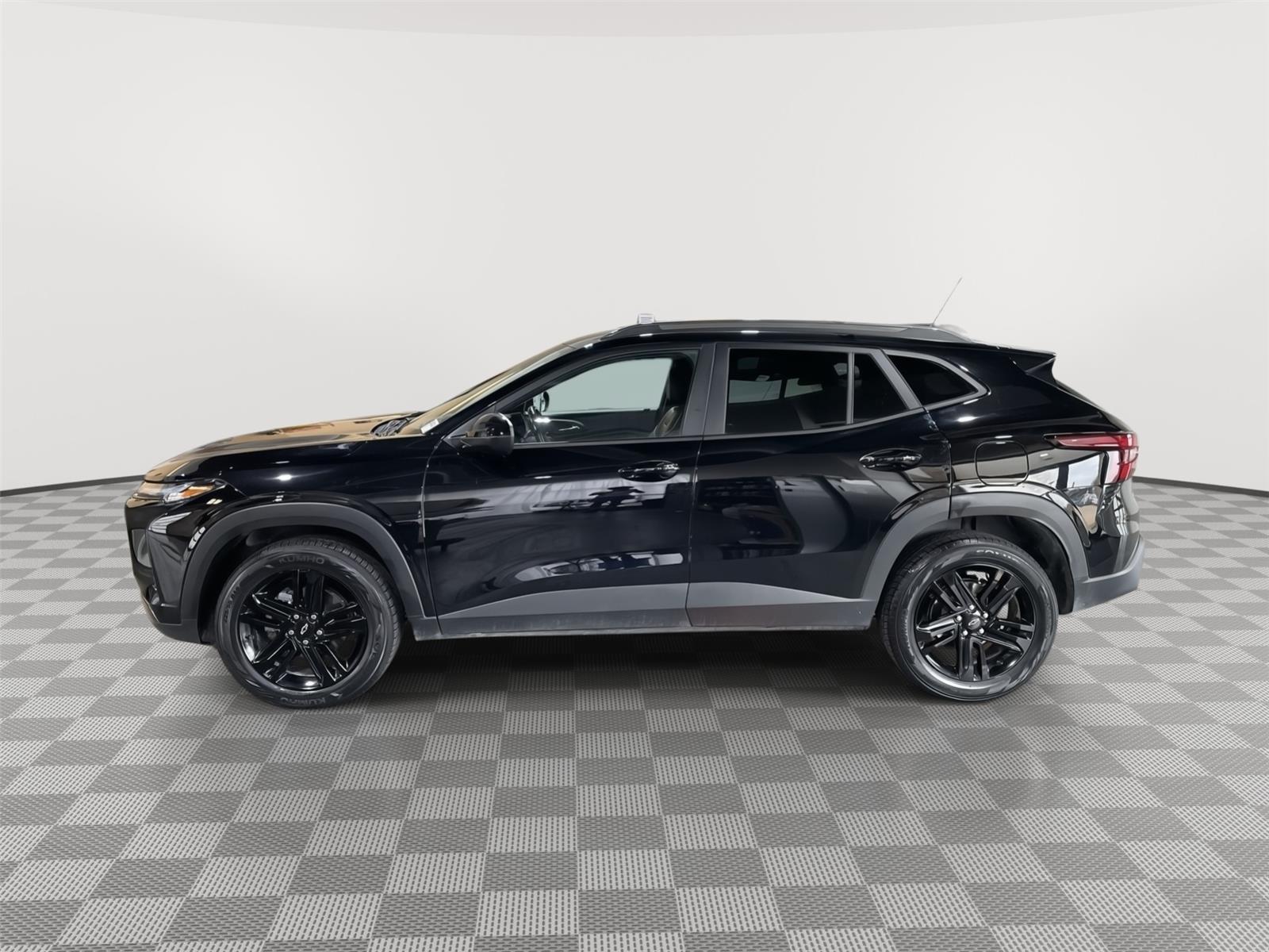 Vehicle photo 2