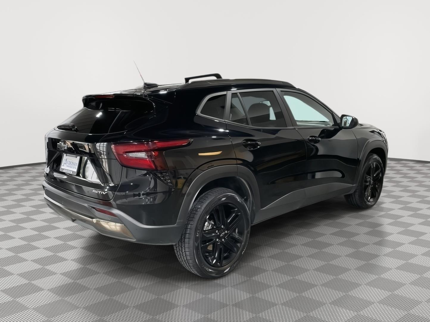 Vehicle photo 7
