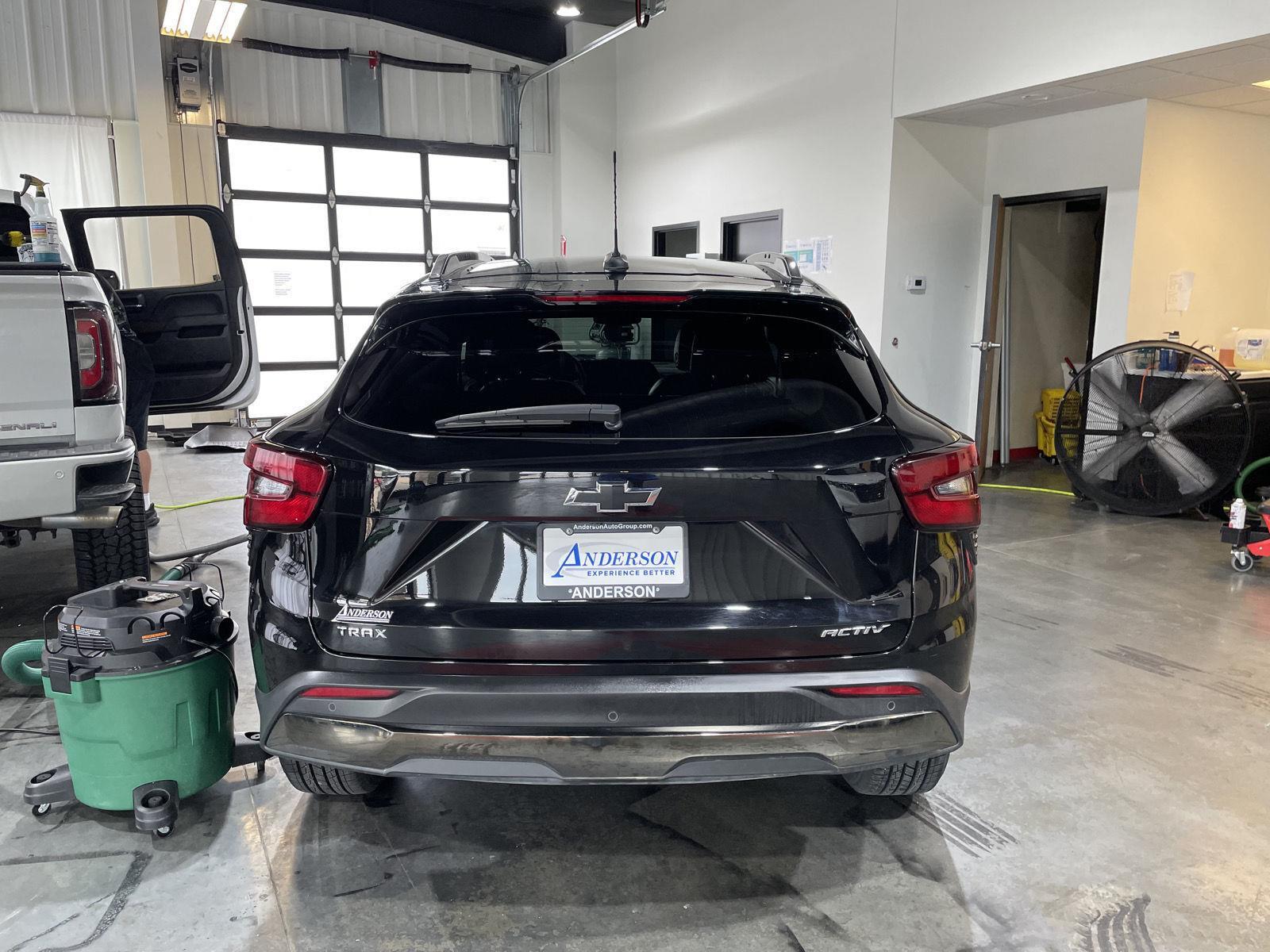 Vehicle photo 8