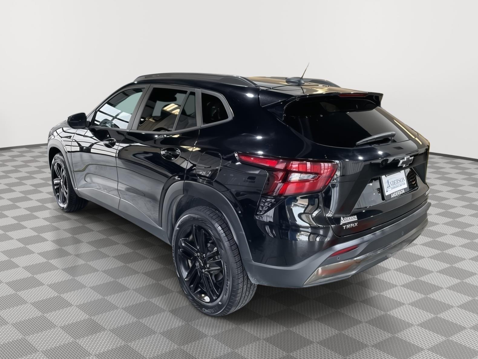 Vehicle photo 9