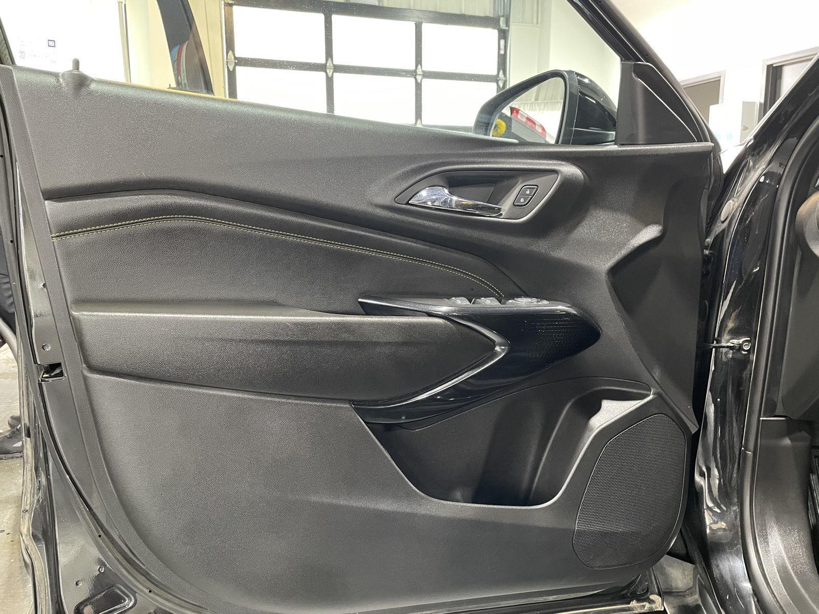 Vehicle photo 10
