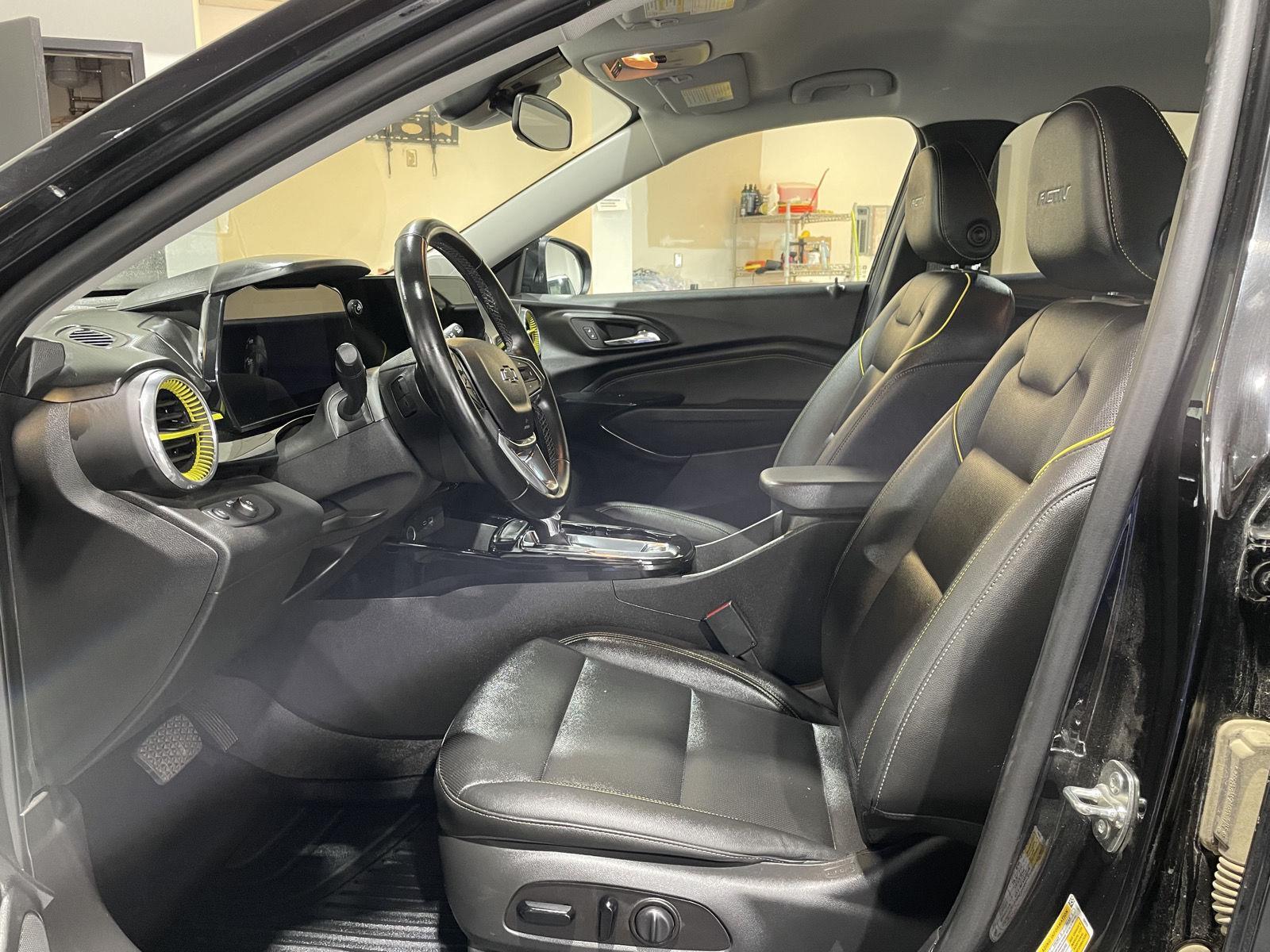 Vehicle photo 12